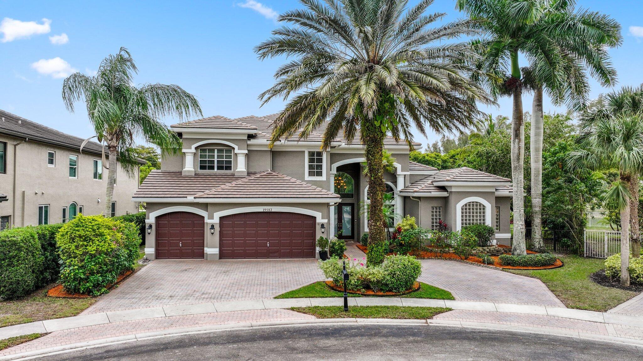 19582 Saturnia Lakes Drive, Boca Raton, Palm Beach County, Florida - 6 Bedrooms  
4 Bathrooms - 