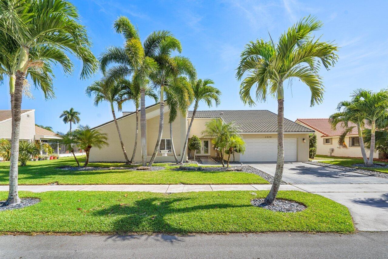 2320 Sw 23rd Cranbrook Drive, Boynton Beach, Palm Beach County, Florida - 3 Bedrooms  
2.5 Bathrooms - 