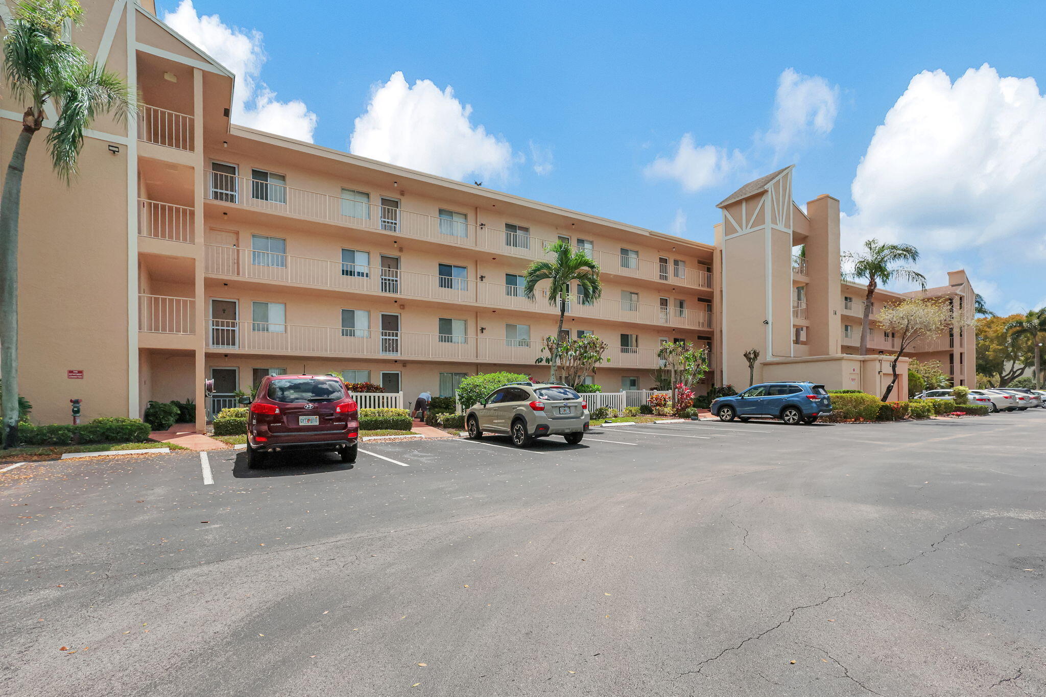 Property for Sale at 6795 Huntington Lane 205, Delray Beach, Palm Beach County, Florida - Bedrooms: 2 
Bathrooms: 2  - $170,000