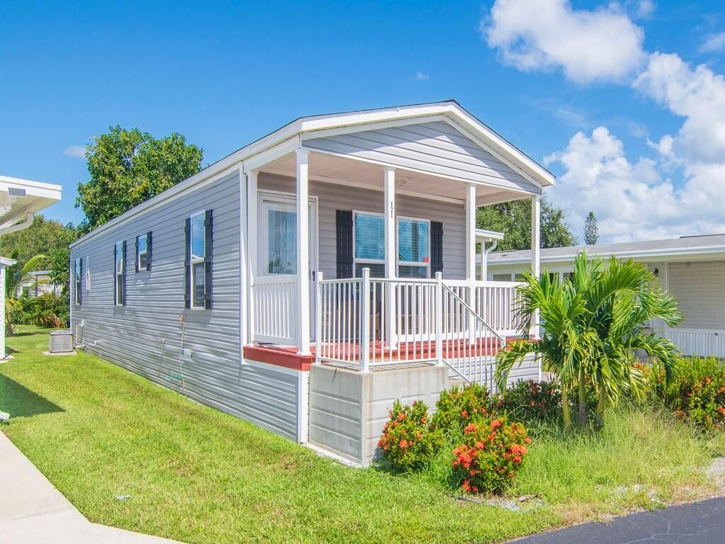 Photo of 121 Sandhill Boulevard, Fort Pierce, FL 34982 (MLS # RX-11129575)
