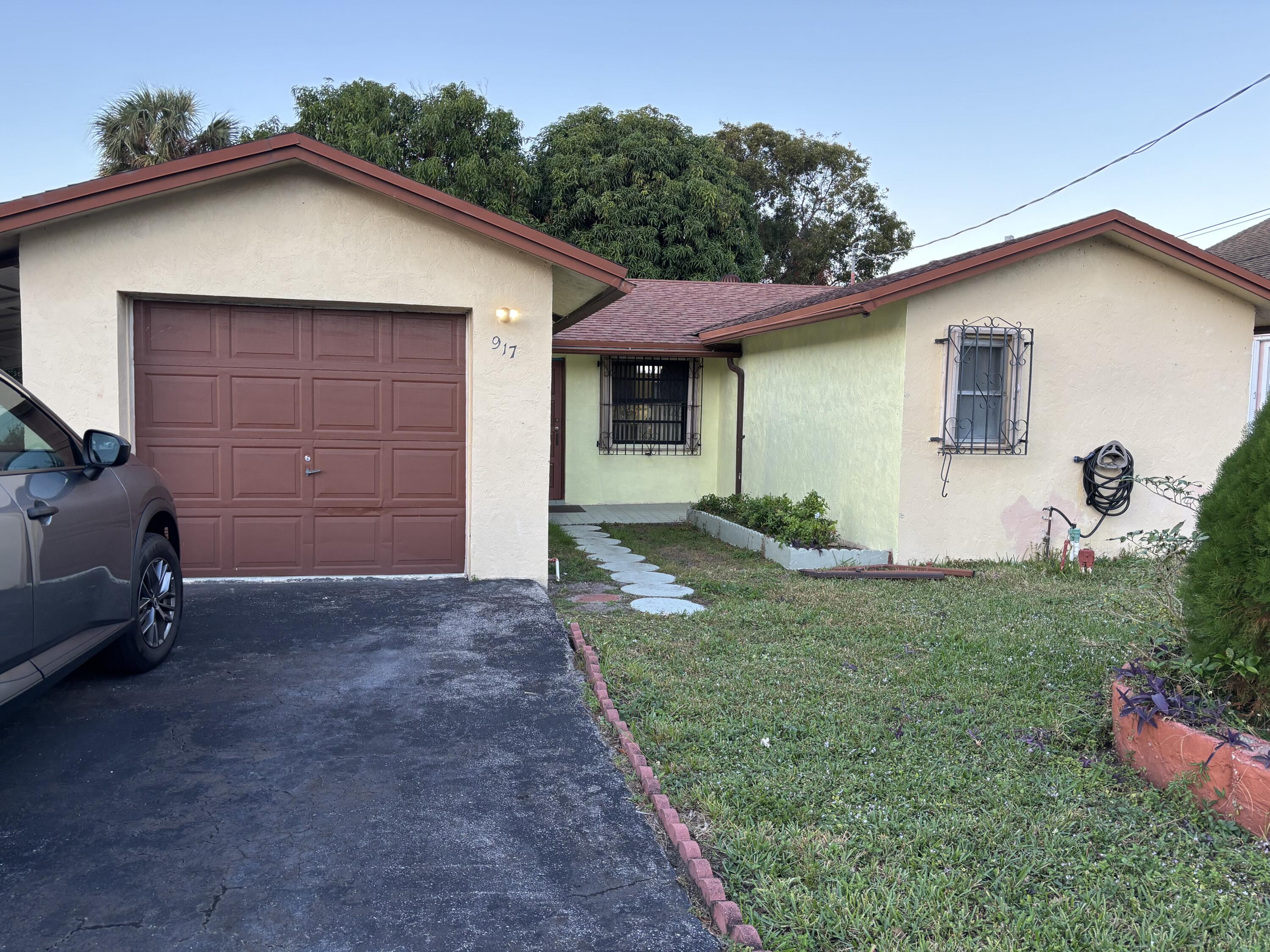 917 Bignonia Road, West Palm Beach, Palm Beach County, Florida - 2 Bedrooms  
2 Bathrooms - 