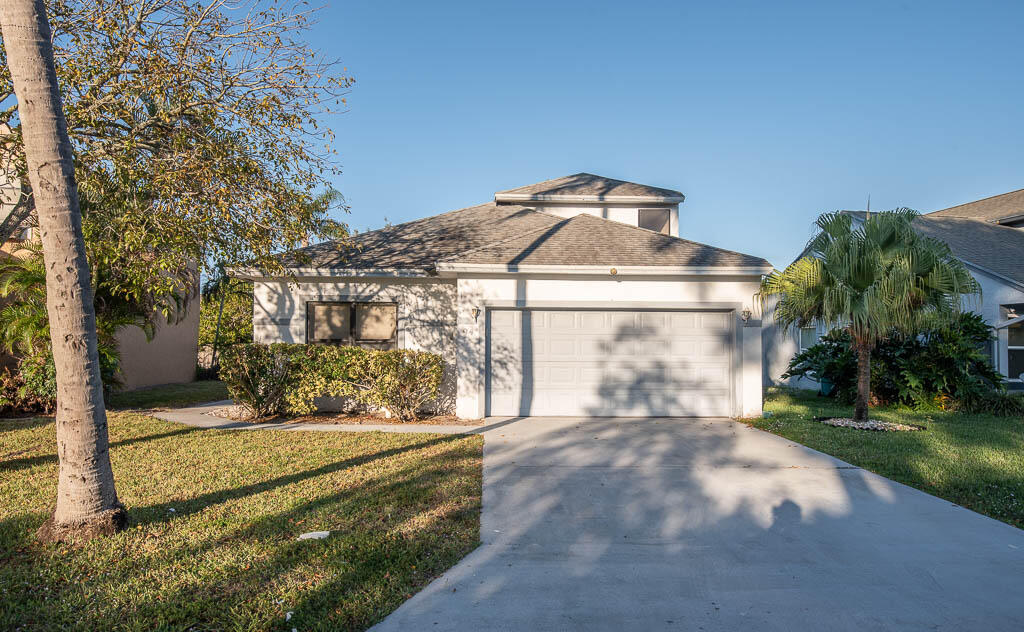 94 Magnolia Circle, Boynton Beach, Palm Beach County, Florida - 3 Bedrooms  
2.5 Bathrooms - 