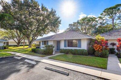 605 Club Drive, Palm Beach Gardens, Palm Beach County, Florida - 2 Bedrooms  
2 Bathrooms - 