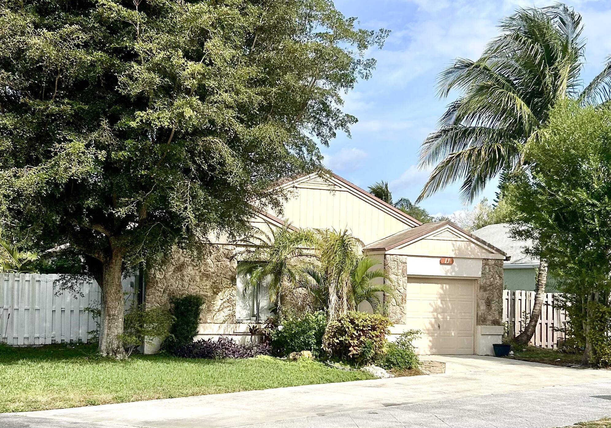 Property for Sale at 11 Mayfield Way, Boynton Beach, Palm Beach County, Florida - Bedrooms: 3 
Bathrooms: 2  - $425,000
