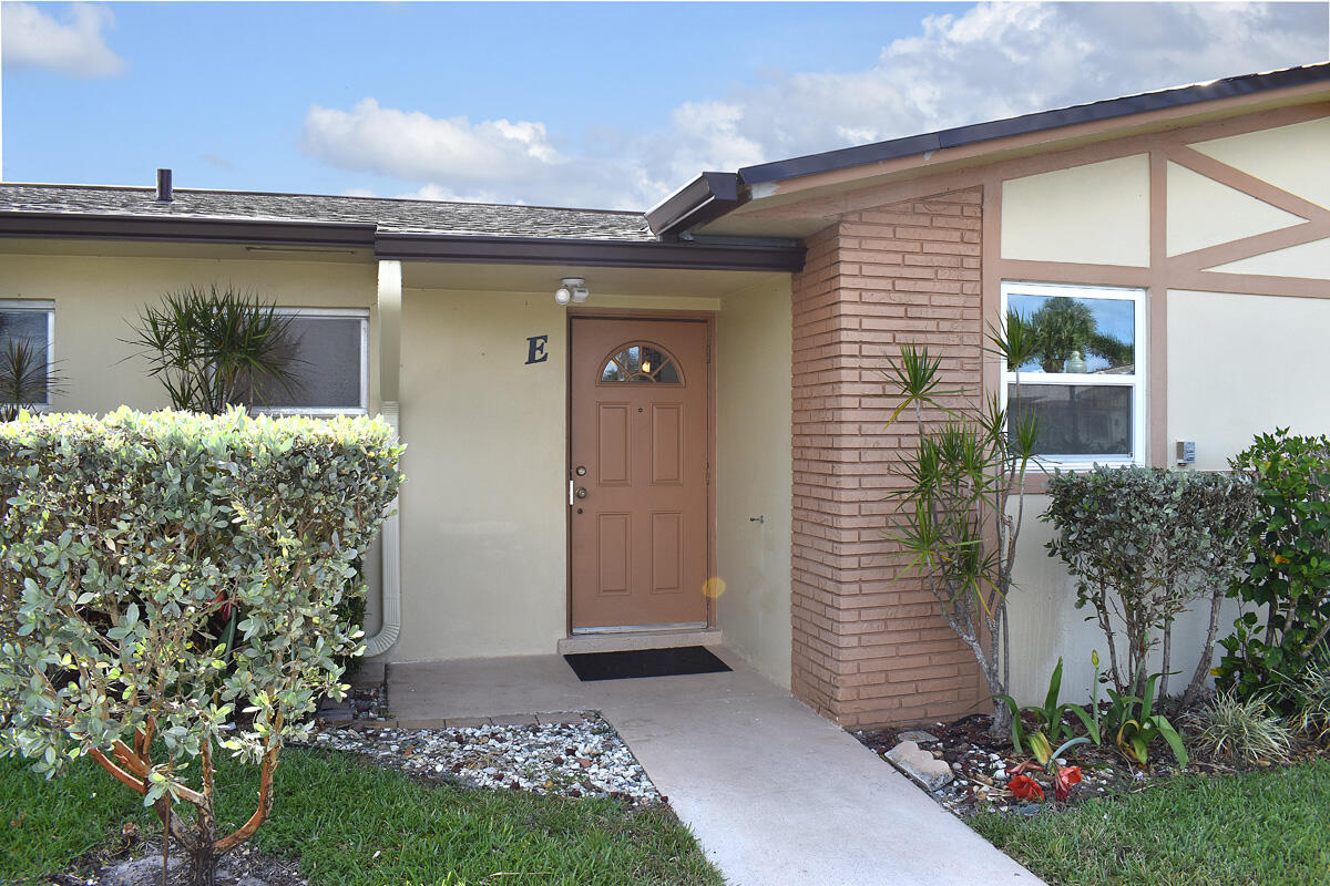 2842 Crosley Drive E, West Palm Beach, Palm Beach County, Florida - 1 Bedrooms  
1.5 Bathrooms - 