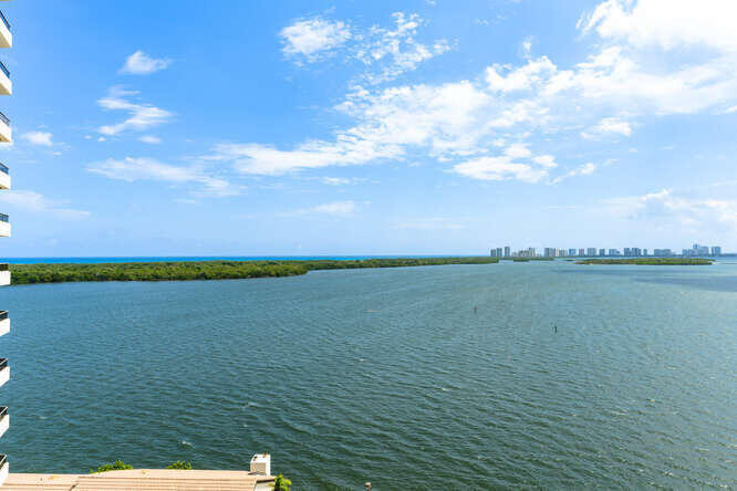 100 Lakeshore Drive 957, North Palm Beach, Miami-Dade County, Florida - 2 Bedrooms  
2 Bathrooms - 