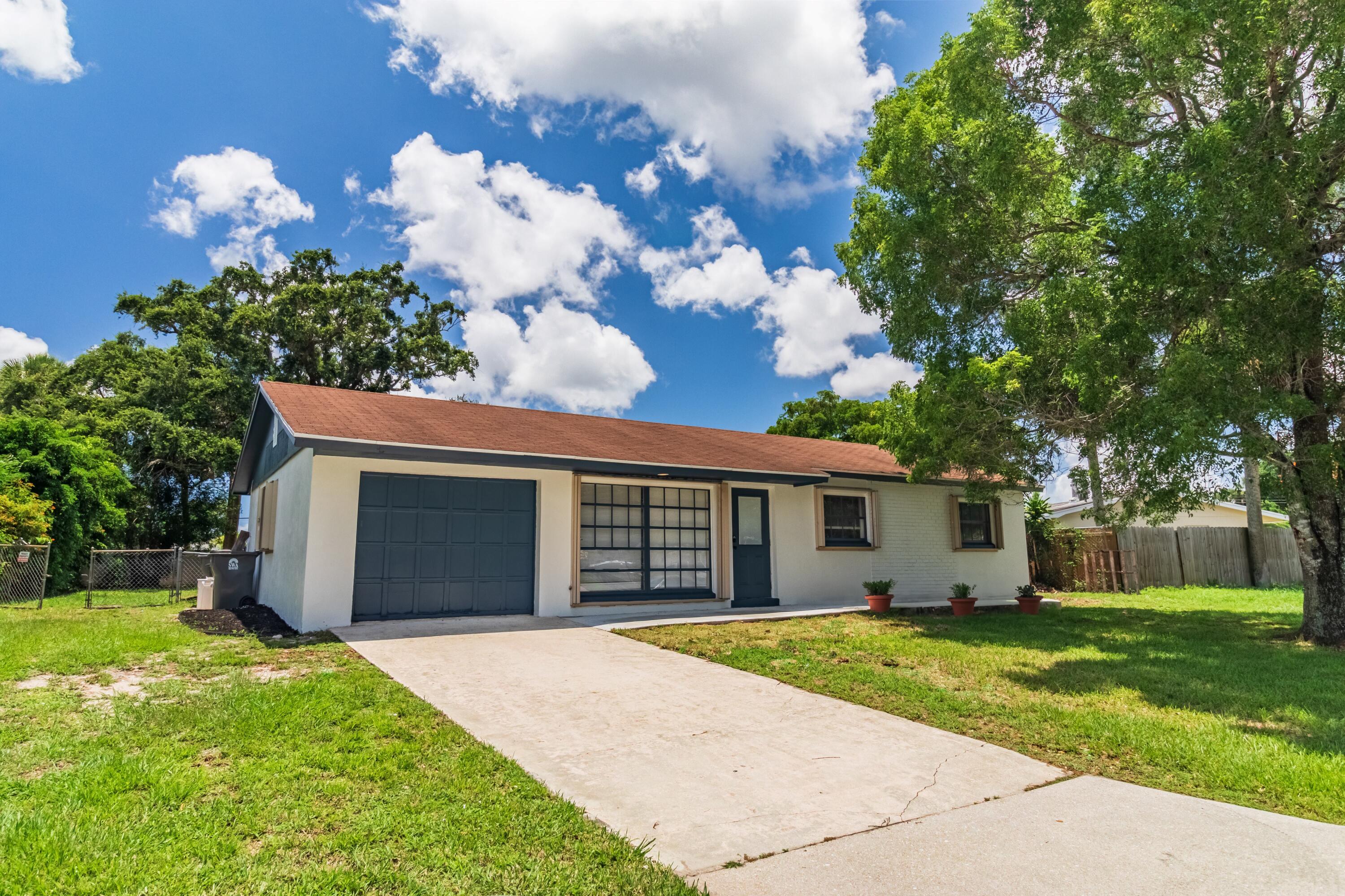 432 W Shadyside Circle, West Palm Beach, Palm Beach County, Florida - 4 Bedrooms  
2 Bathrooms - 