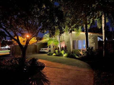 Tiny photo for 3792 NE 19th Avenue, Oakland Park, FL 33308 (MLS # RX-11093098)