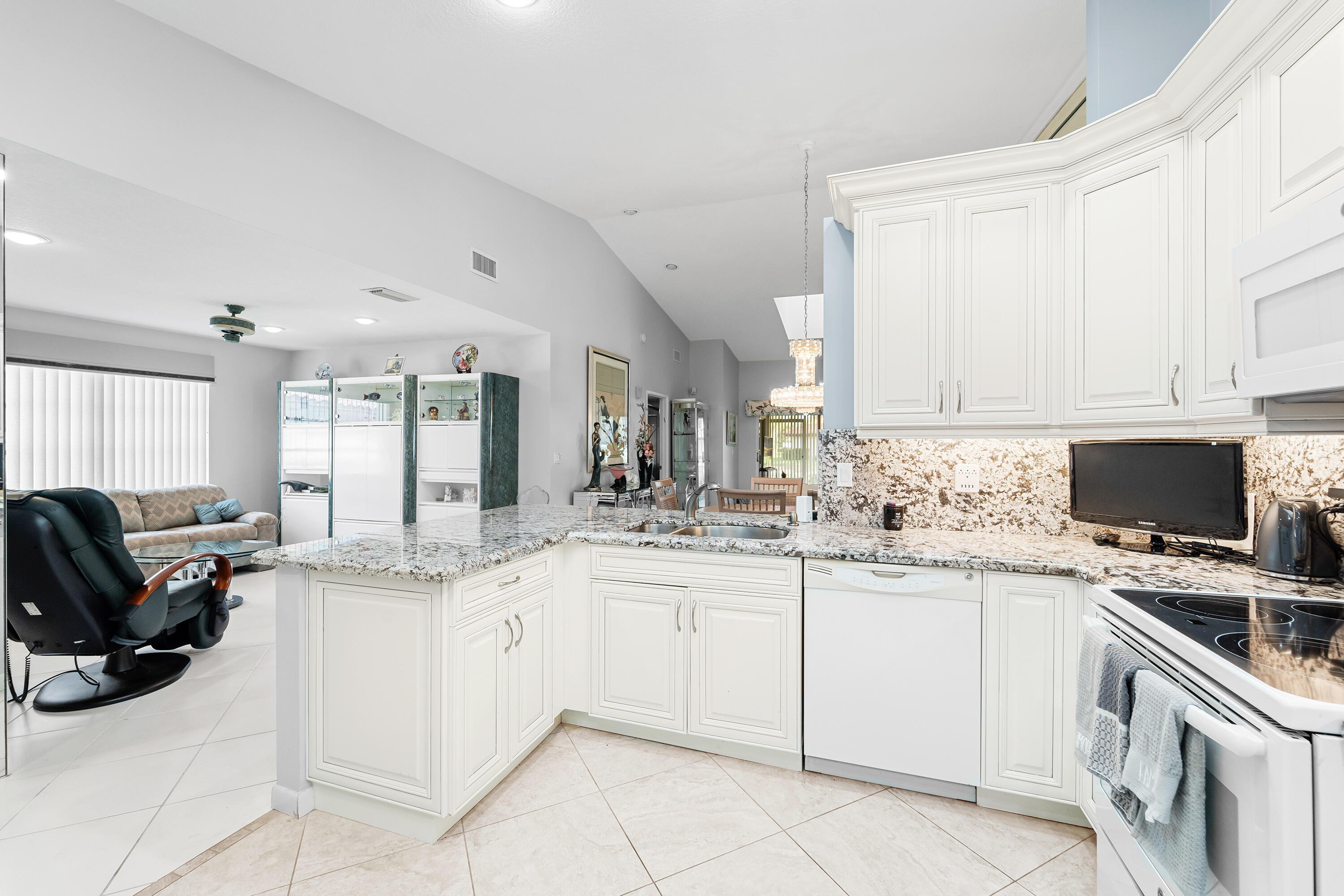 Property for Sale at 6339 Mill Pointe Circle, Delray Beach, Palm Beach County, Florida - Bedrooms: 2 
Bathrooms: 2  - $429,000