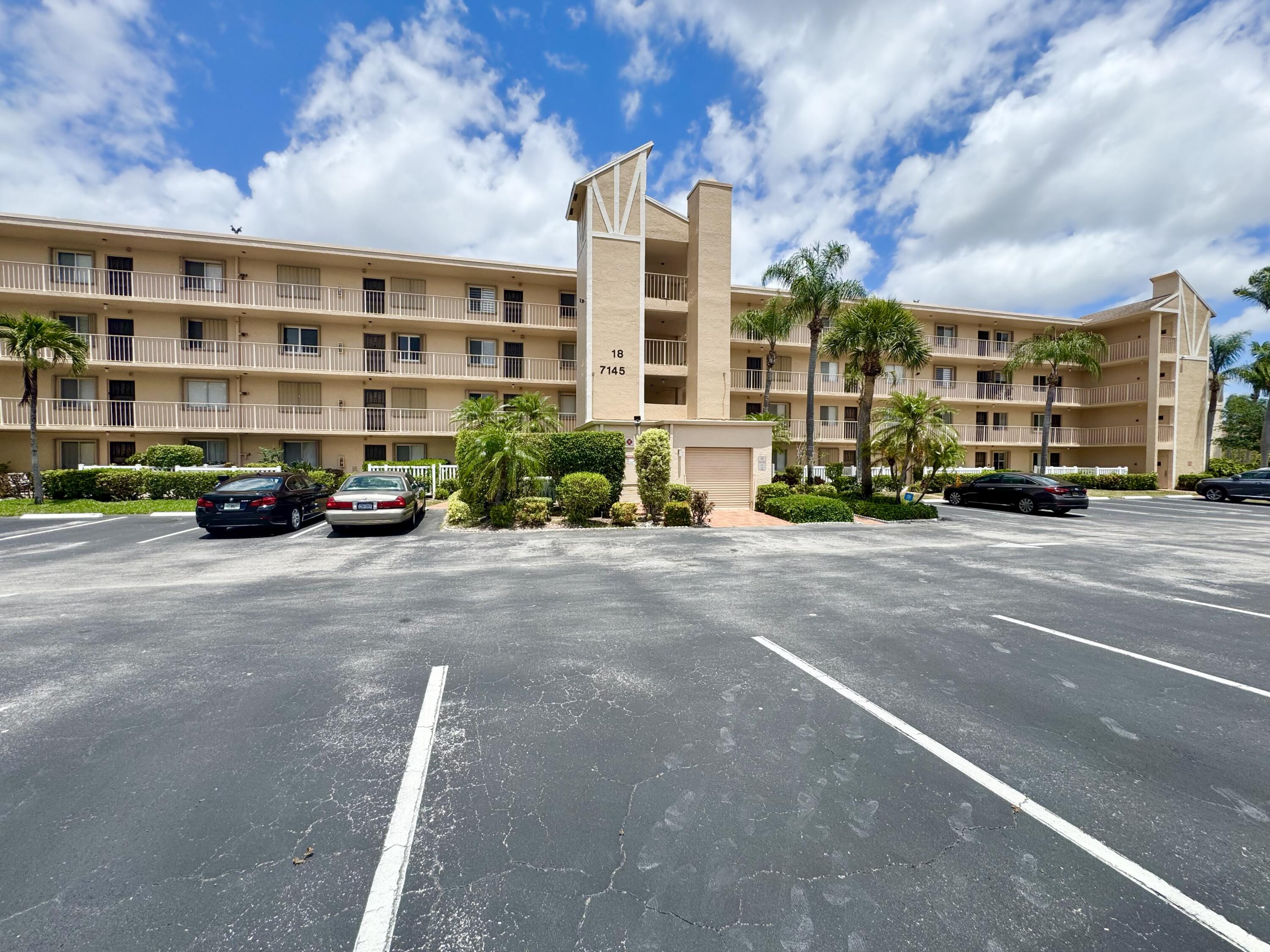 Property for Sale at 7145 Huntington Lane 102, Delray Beach, Palm Beach County, Florida - Bedrooms: 2 
Bathrooms: 2  - $139,900