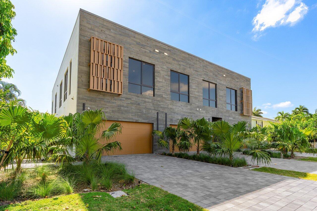 929 Ne 8th Avenue, Delray Beach, Palm Beach County, Florida - 3 Bedrooms  
3.5 Bathrooms - 