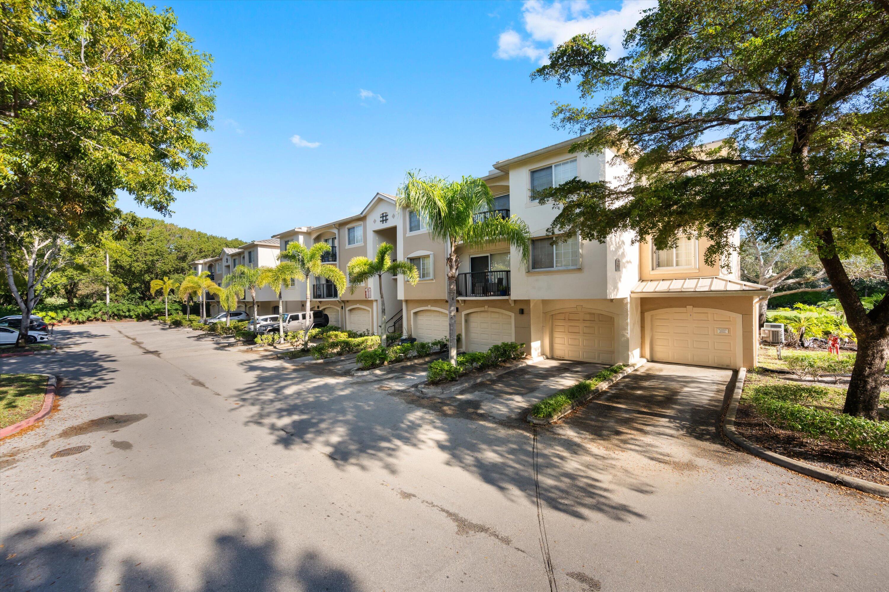 400 Crestwood Court 419, Royal Palm Beach, Palm Beach County, Florida - 3 Bedrooms  
2 Bathrooms - 