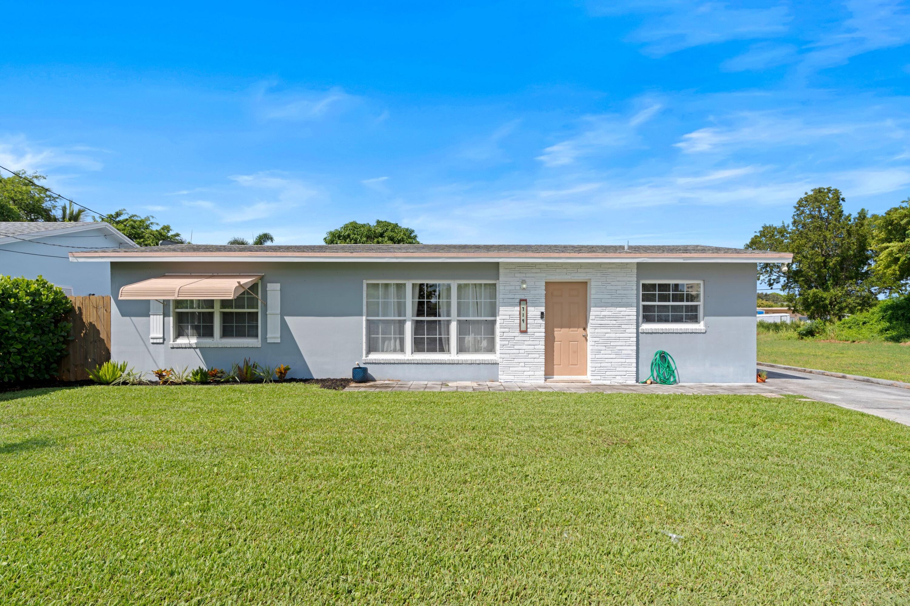 719 Se 3rd Street, Boynton Beach, Palm Beach County, Florida - 2 Bedrooms  
1 Bathrooms - 