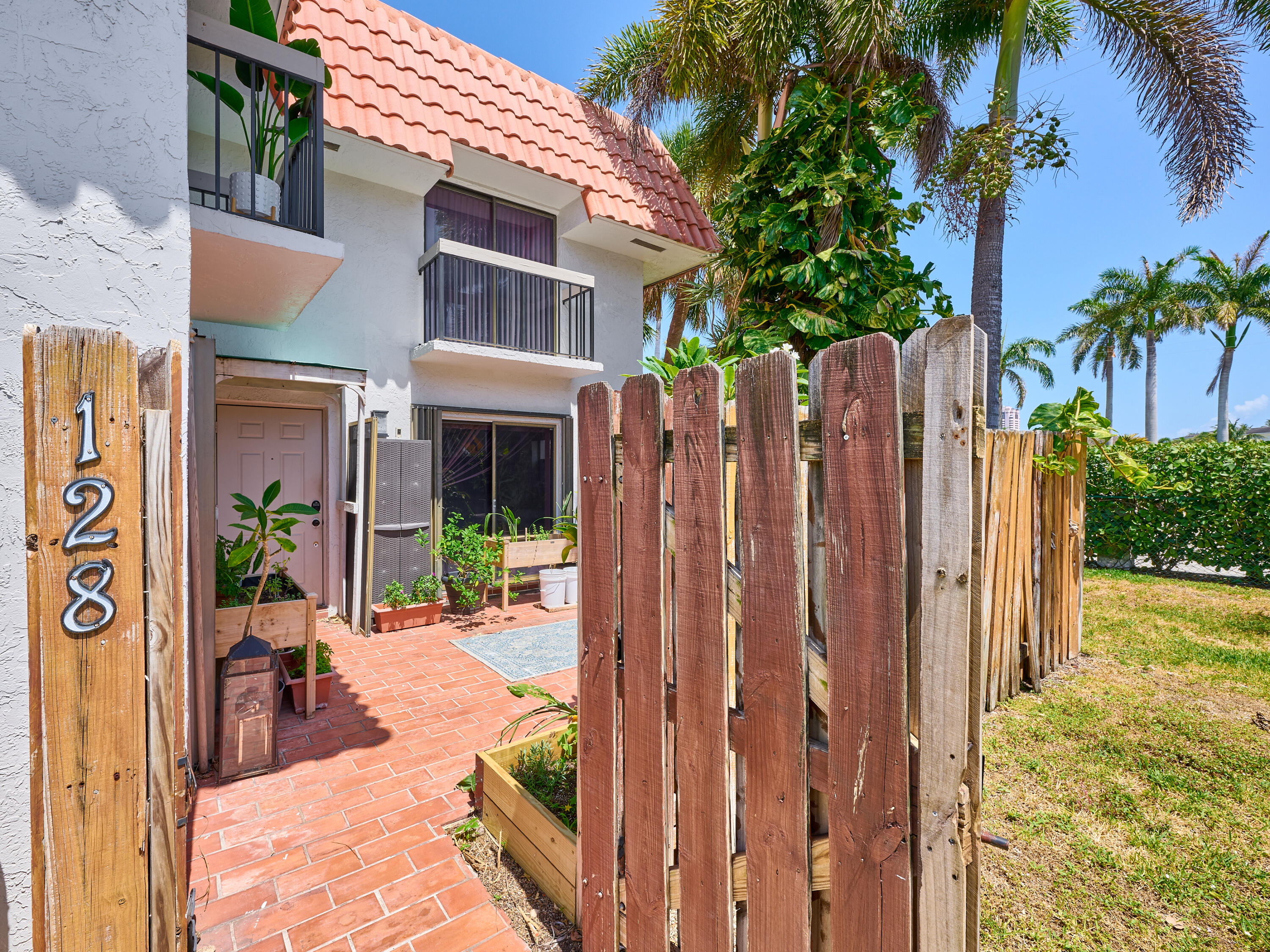 1251 S Federal Highway Hwy 1280, Boca Raton, Palm Beach County, Florida - 2 Bedrooms  
2.5 Bathrooms - 