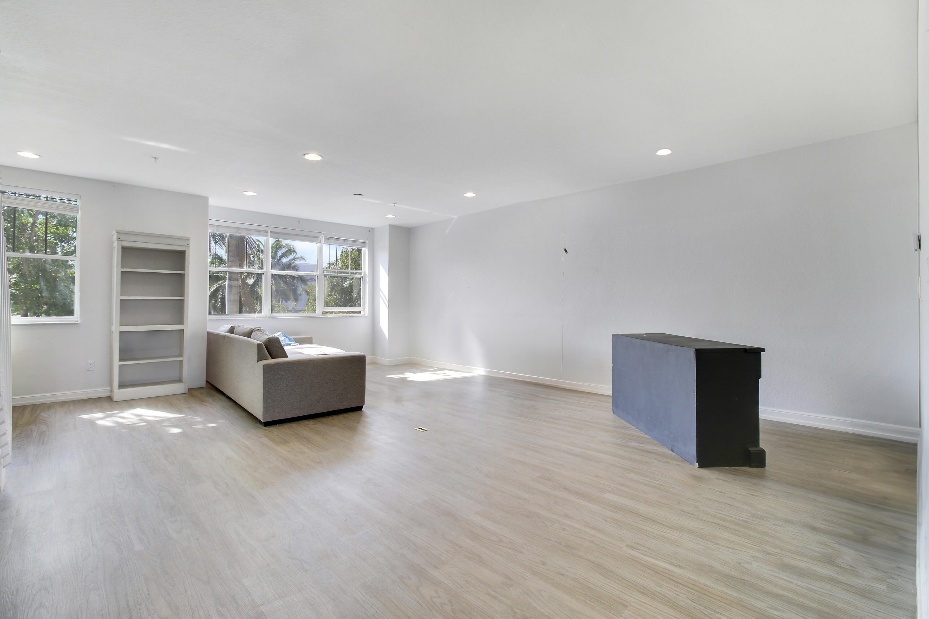 500 Pacific Grove 3 Drive 3, West Palm Beach, Palm Beach County, Florida - 4 Bedrooms  
3.5 Bathrooms - 