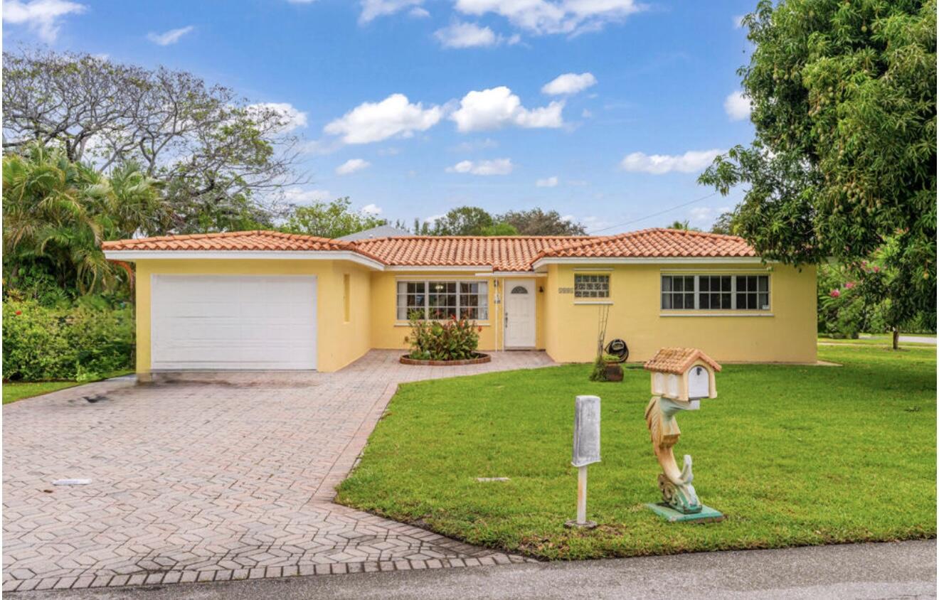 Property for Sale at 1401 Shore Drive, Lake Clarke Shores, Palm Beach County, Florida - Bedrooms: 3 
Bathrooms: 2  - $599,000