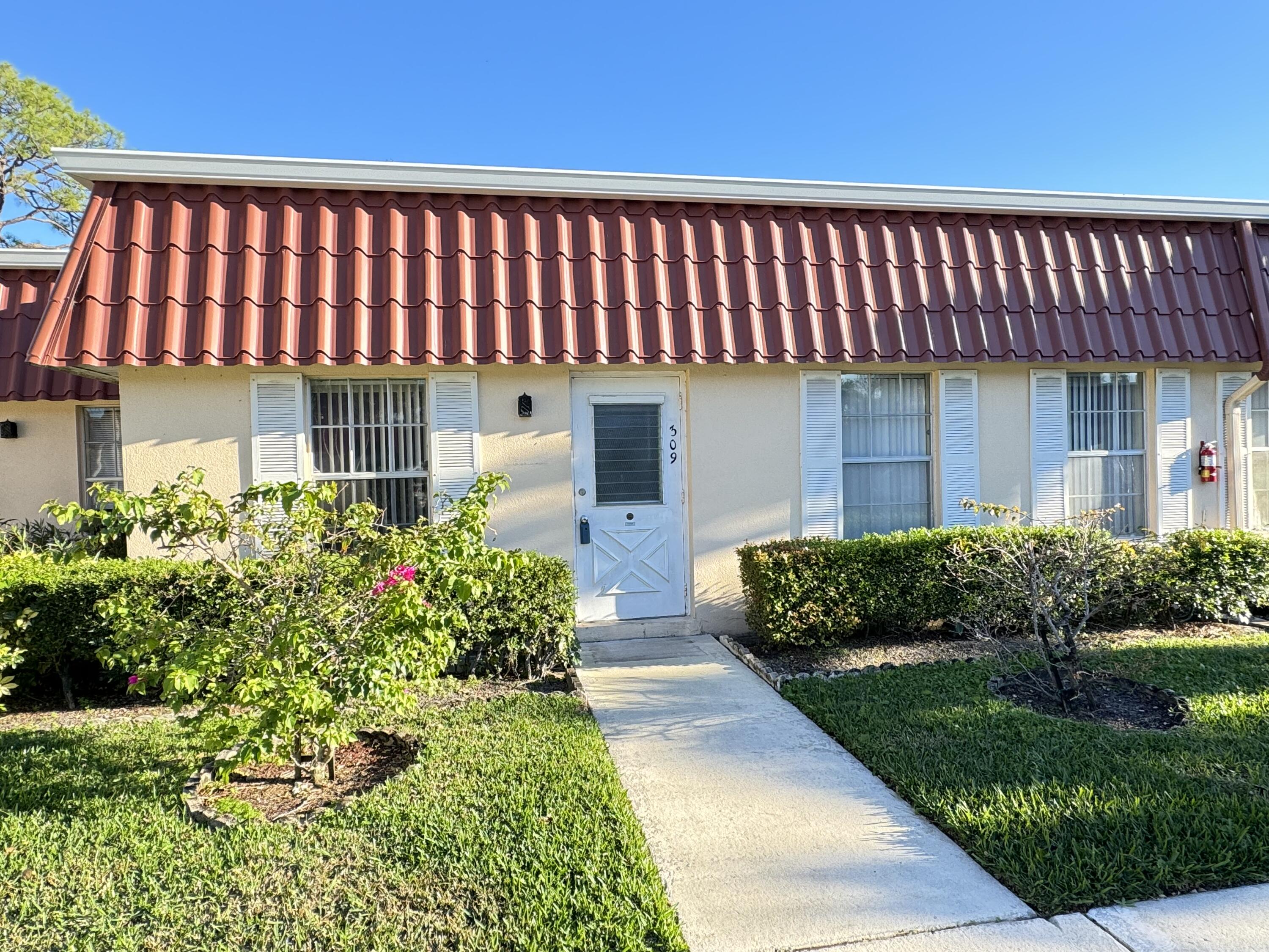 Property for Sale at 309 Cape Cod Circle, Lake Worth, Palm Beach County, Florida - Bedrooms: 2 
Bathrooms: 2  - $180,000