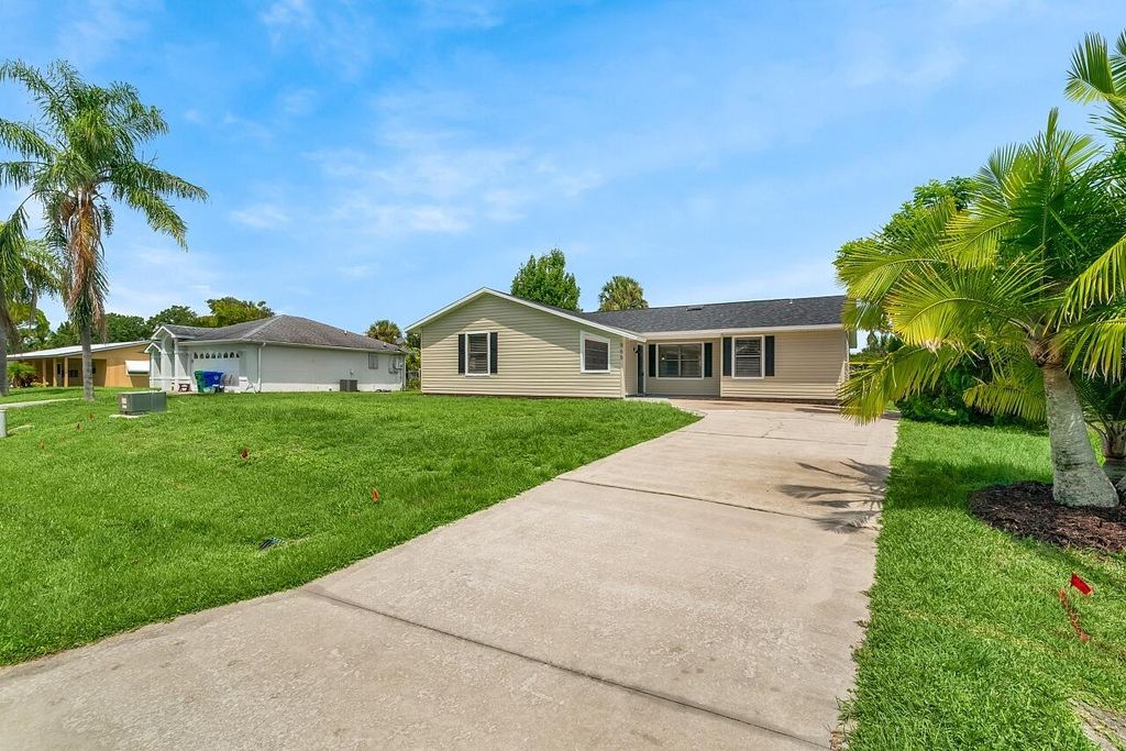Photo of 866 Beard Avenue, Sebastian, FL 32958 (MLS # RX-11120645)