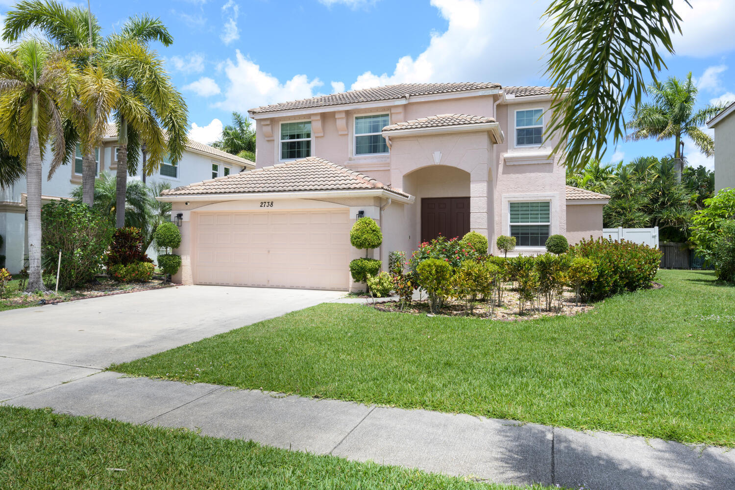 Property for Sale at 2738 Misty Oaks Circle, Royal Palm Beach, Palm Beach County, Florida - Bedrooms: 4 
Bathrooms: 2.5  - $649,900