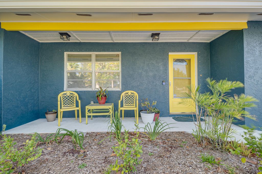 Photo of 1202 SE Madison Avenue, Stuart, FL 34996 (MLS # RX-11082314)