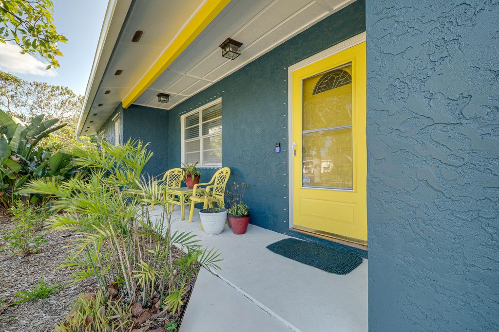 Photo of 1202 SE Madison Avenue, Stuart, FL 34996 (MLS # RX-11082314)