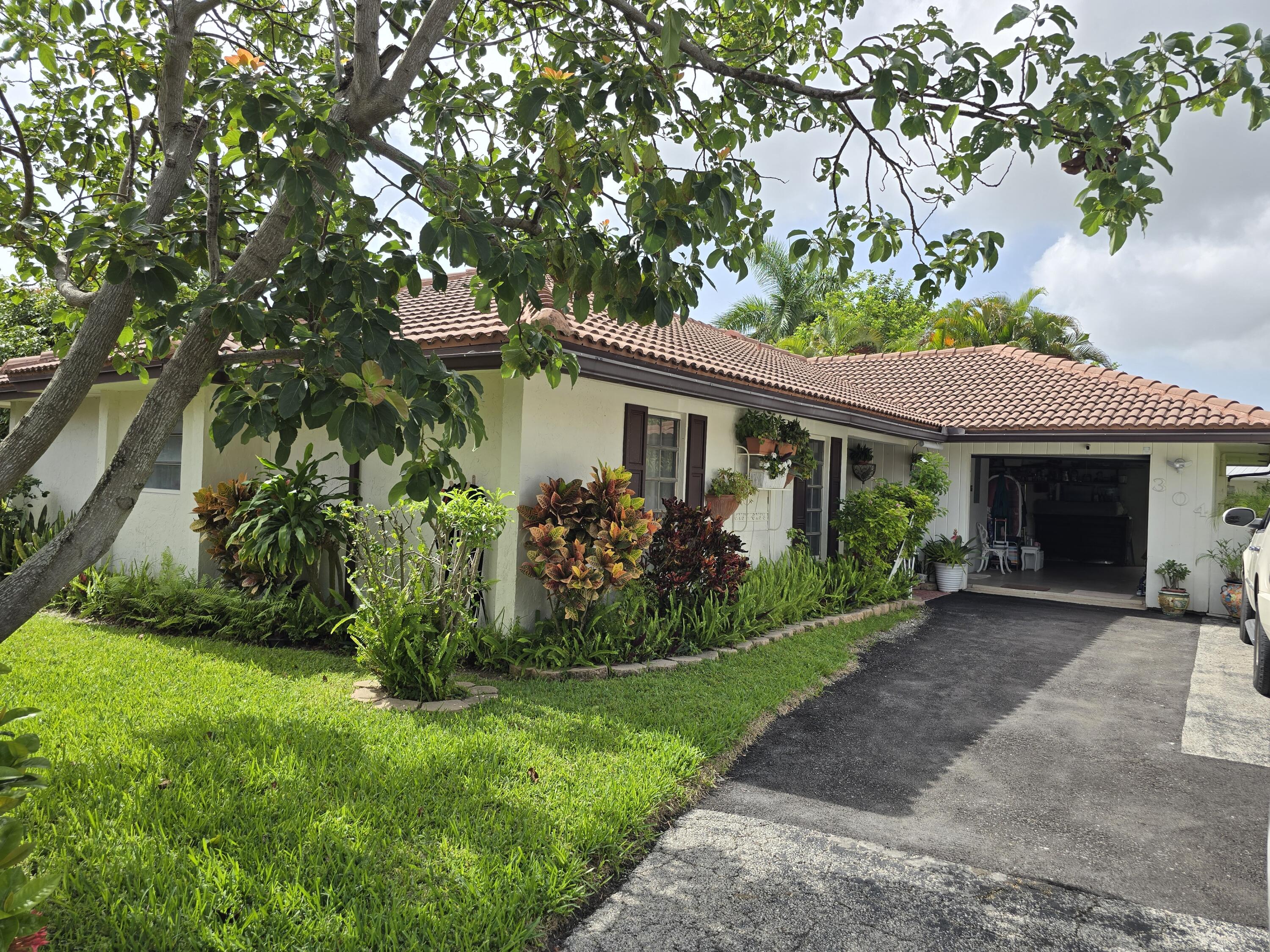Property for Sale at 304 Knob Hill Boulevard, Boca Raton, Palm Beach County, Florida - Bedrooms: 2 
Bathrooms: 2  - $425,000