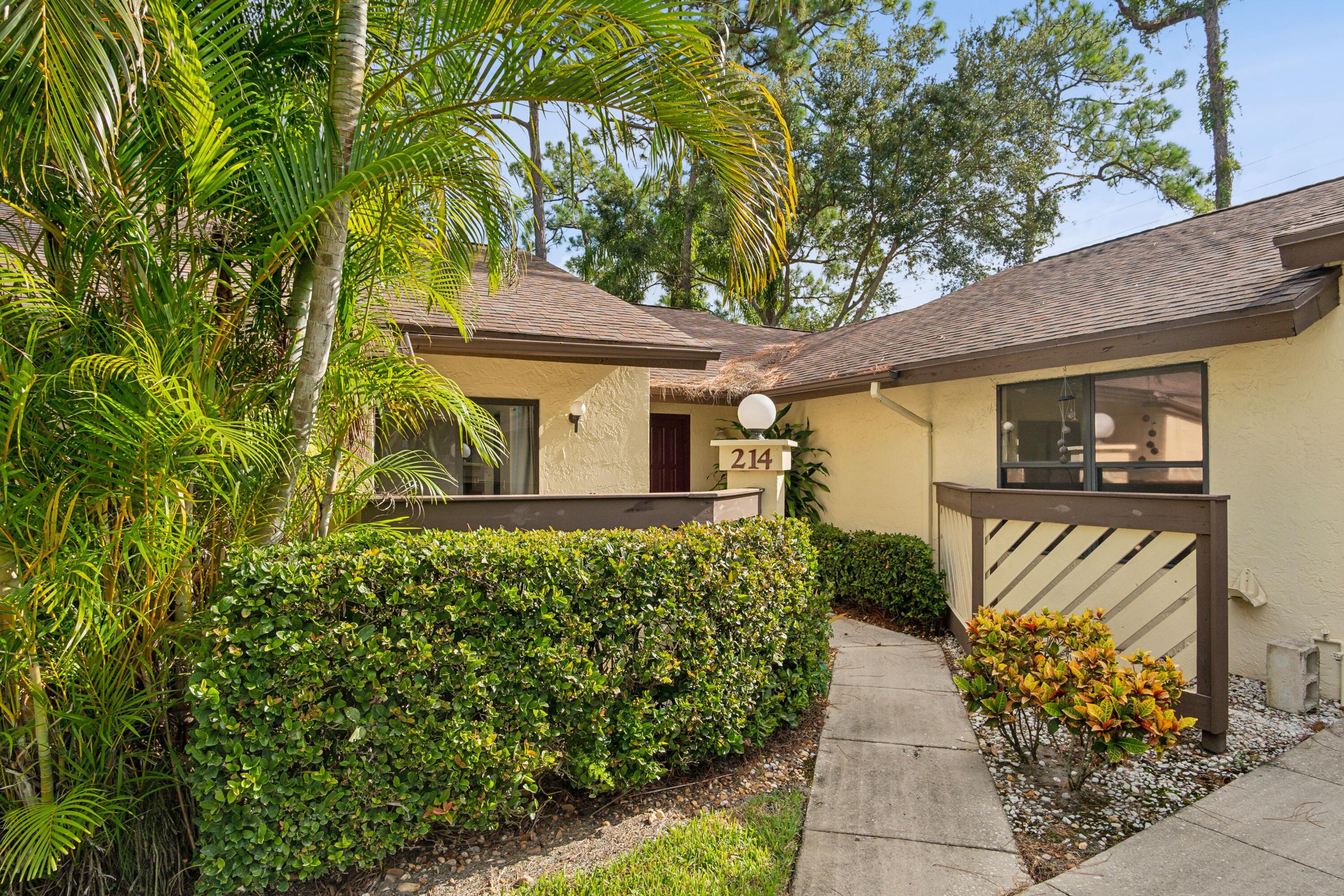 Photo 1 of 214 Thorn Apple Court Ct, Royal Palm Beach, Florida, $239,000, Web #: 11015286