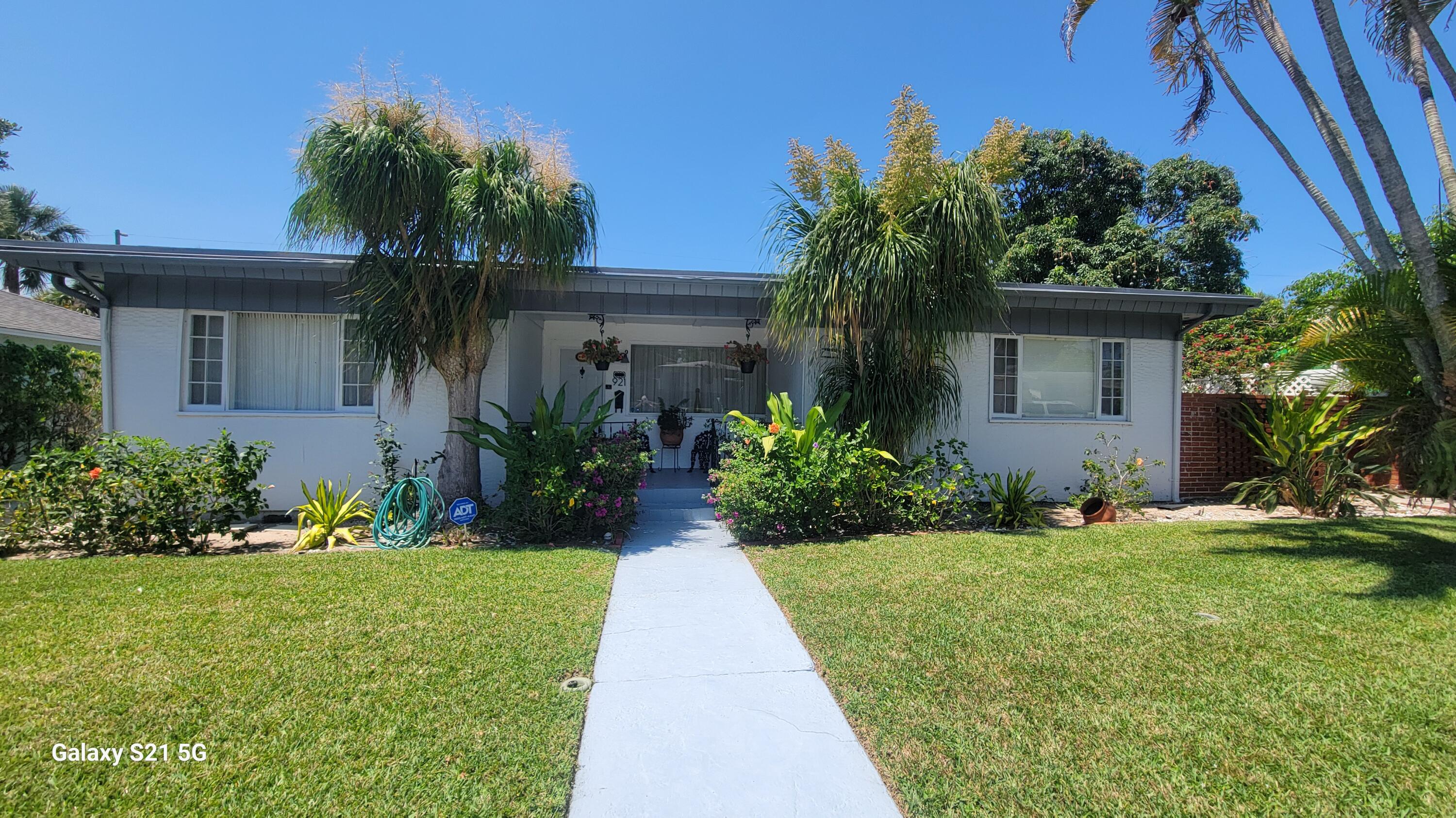 921 37th Street, West Palm Beach, Palm Beach County, Florida - 3 Bedrooms  
1 Bathrooms - 