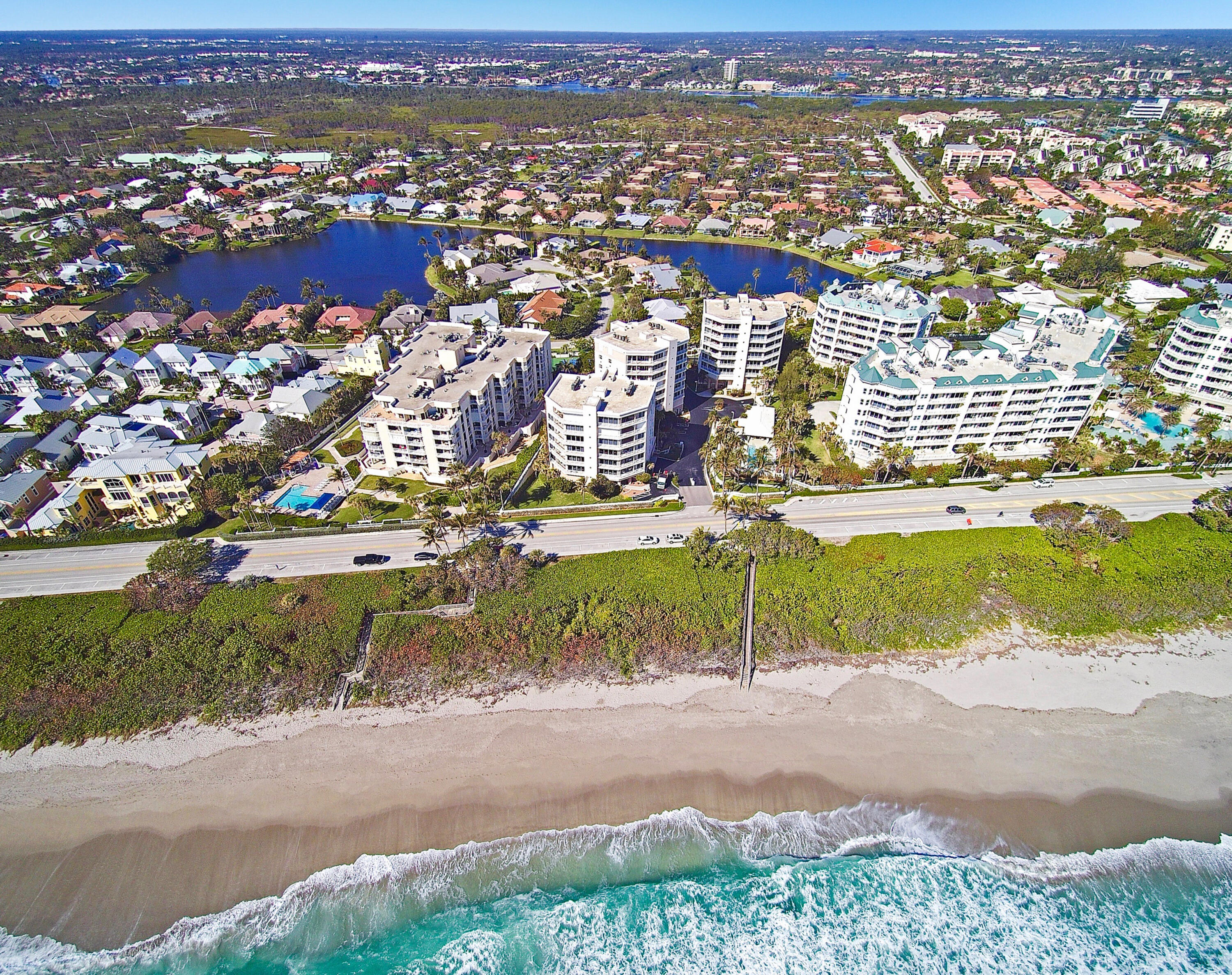 1660 S A1a 222, Jupiter, Palm Beach County, Florida - 4 Bedrooms  
2.5 Bathrooms - 