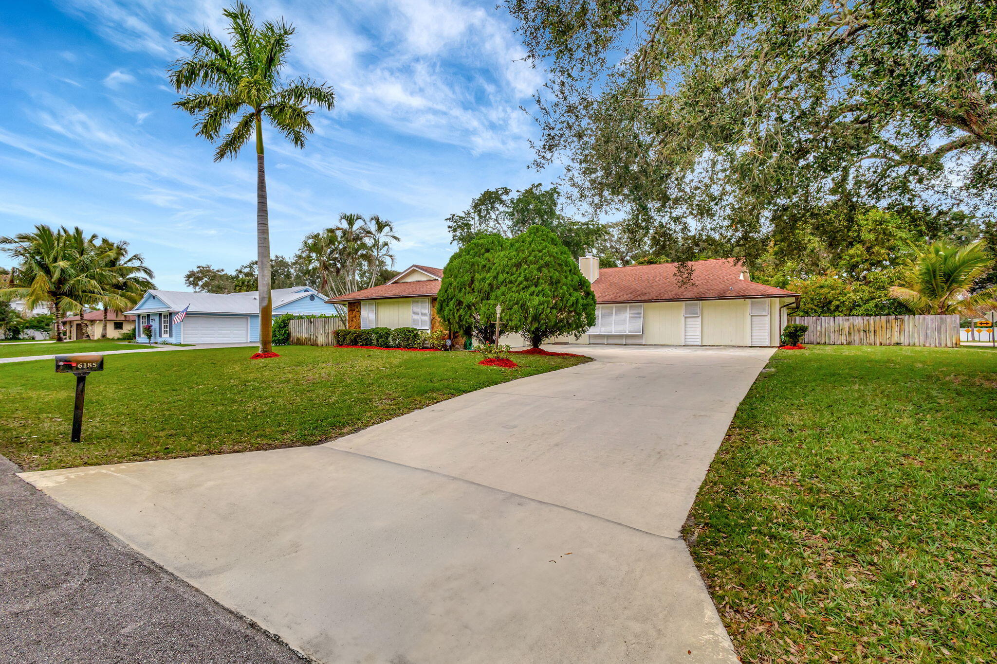 6185 White Oak Court, Jupiter, Palm Beach County, Florida - 5 Bedrooms  
3 Bathrooms - 