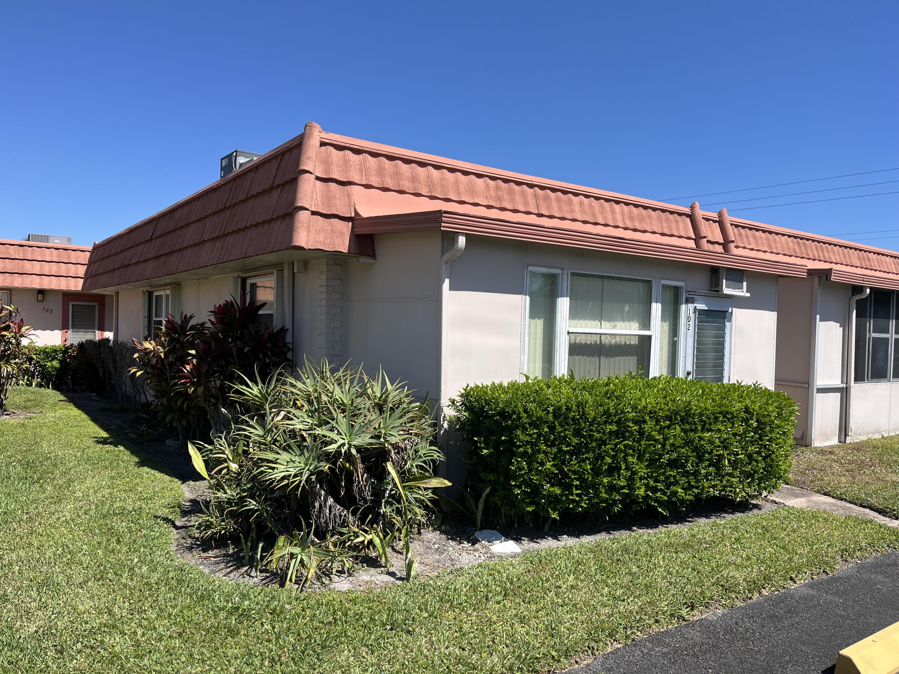 102 Seville D, Delray Beach, Palm Beach County, Florida - 1 Bedrooms  
1.5 Bathrooms - 