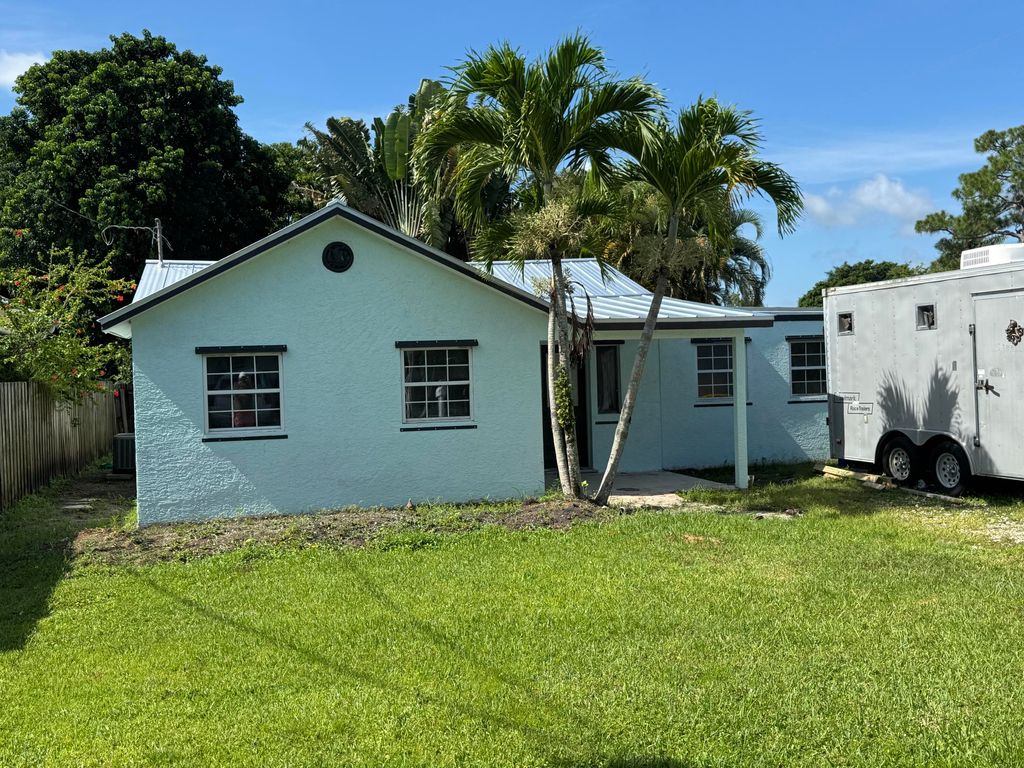 Photo of 948 SW 33rd Street, Palm City, FL 34990 (MLS # RX-11108727)