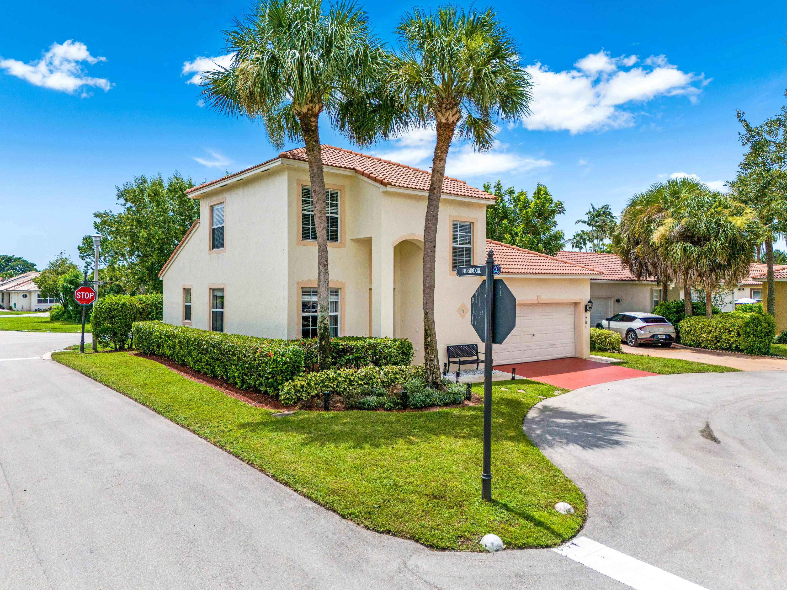 1701 Pierside Circle, Wellington, Palm Beach County, Florida - 3 Bedrooms  
2.5 Bathrooms - 