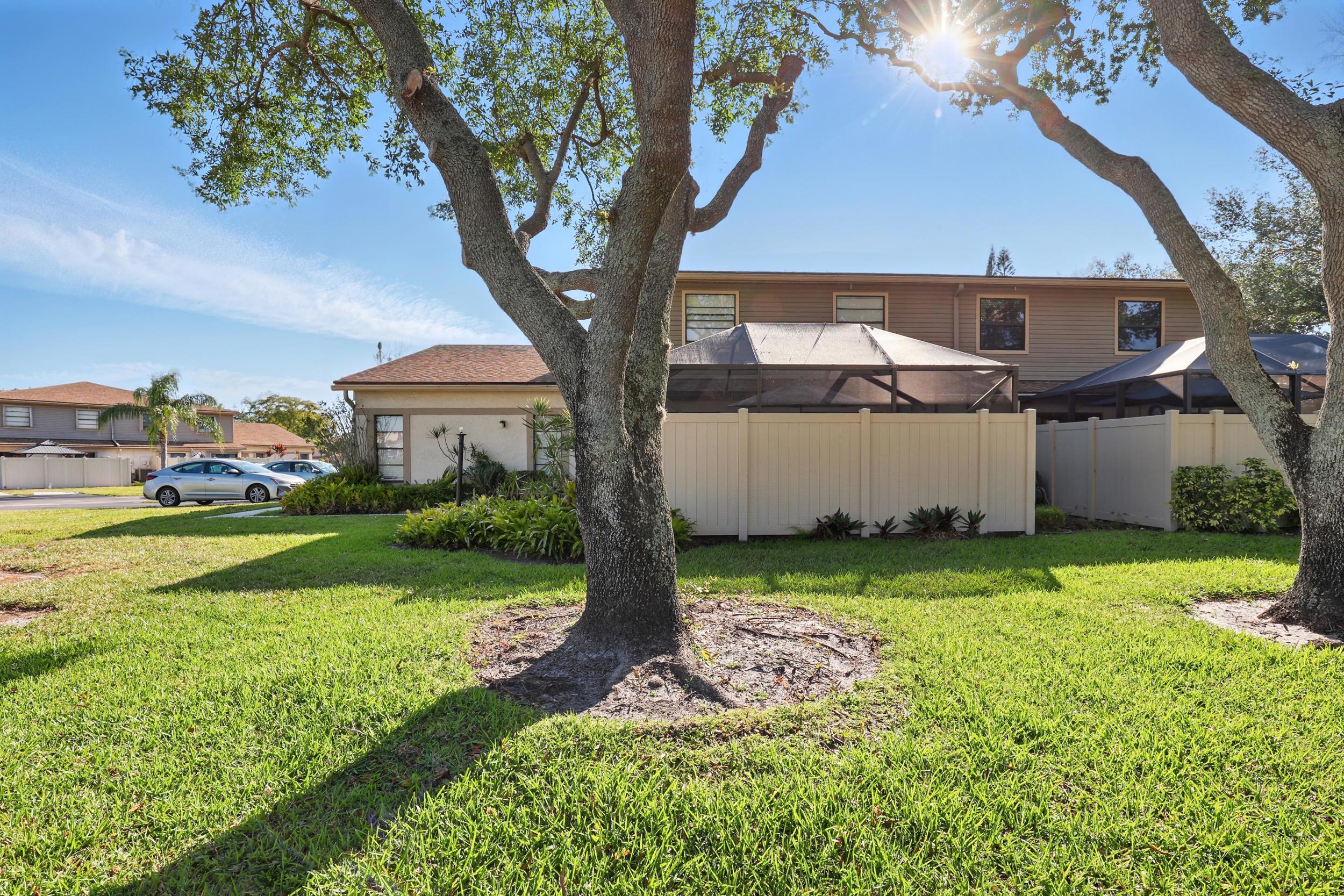4491 Willow Pond Road Apt B, West Palm Beach, Palm Beach County, Florida - 3 Bedrooms  
2.5 Bathrooms - 