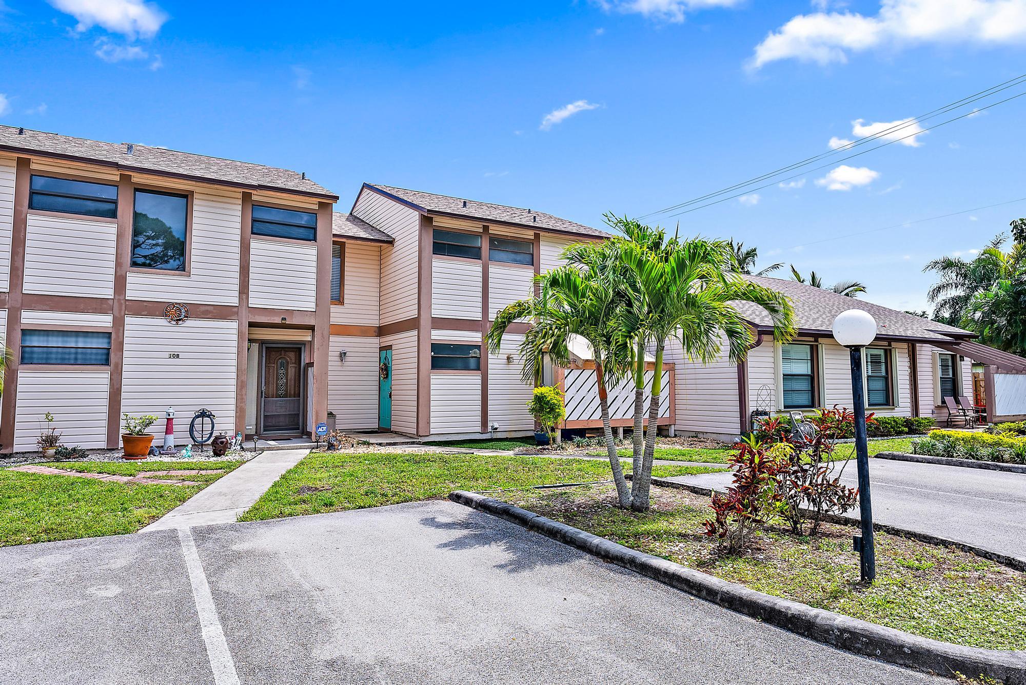Property for Sale at 122 Sherwood Circle 10C, Jupiter, Palm Beach County, Florida - Bedrooms: 2 
Bathrooms: 2.5  - $301,000