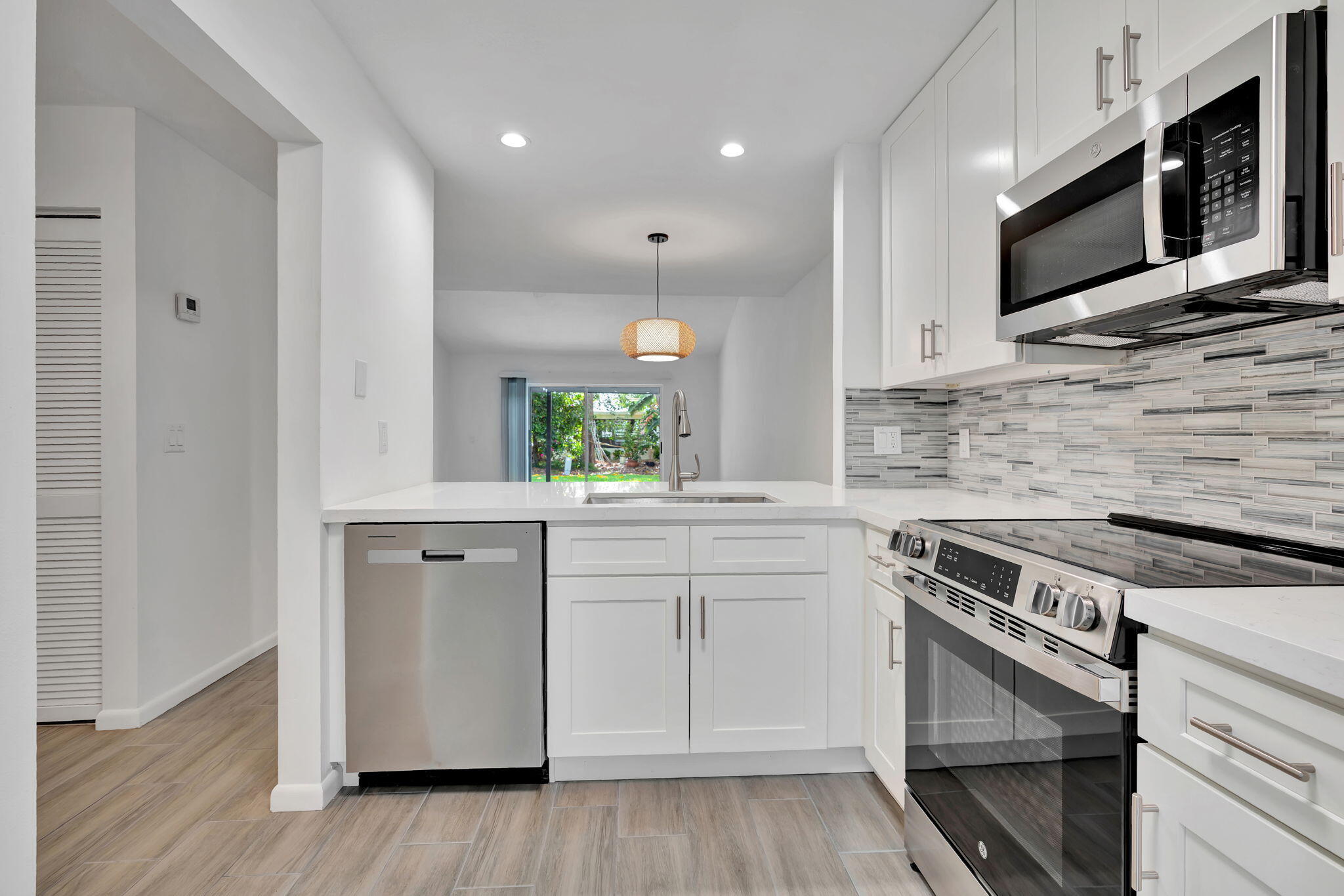 208 Palmetto Court, Jupiter, Palm Beach County, Florida - 2 Bedrooms  
1 Bathrooms - 