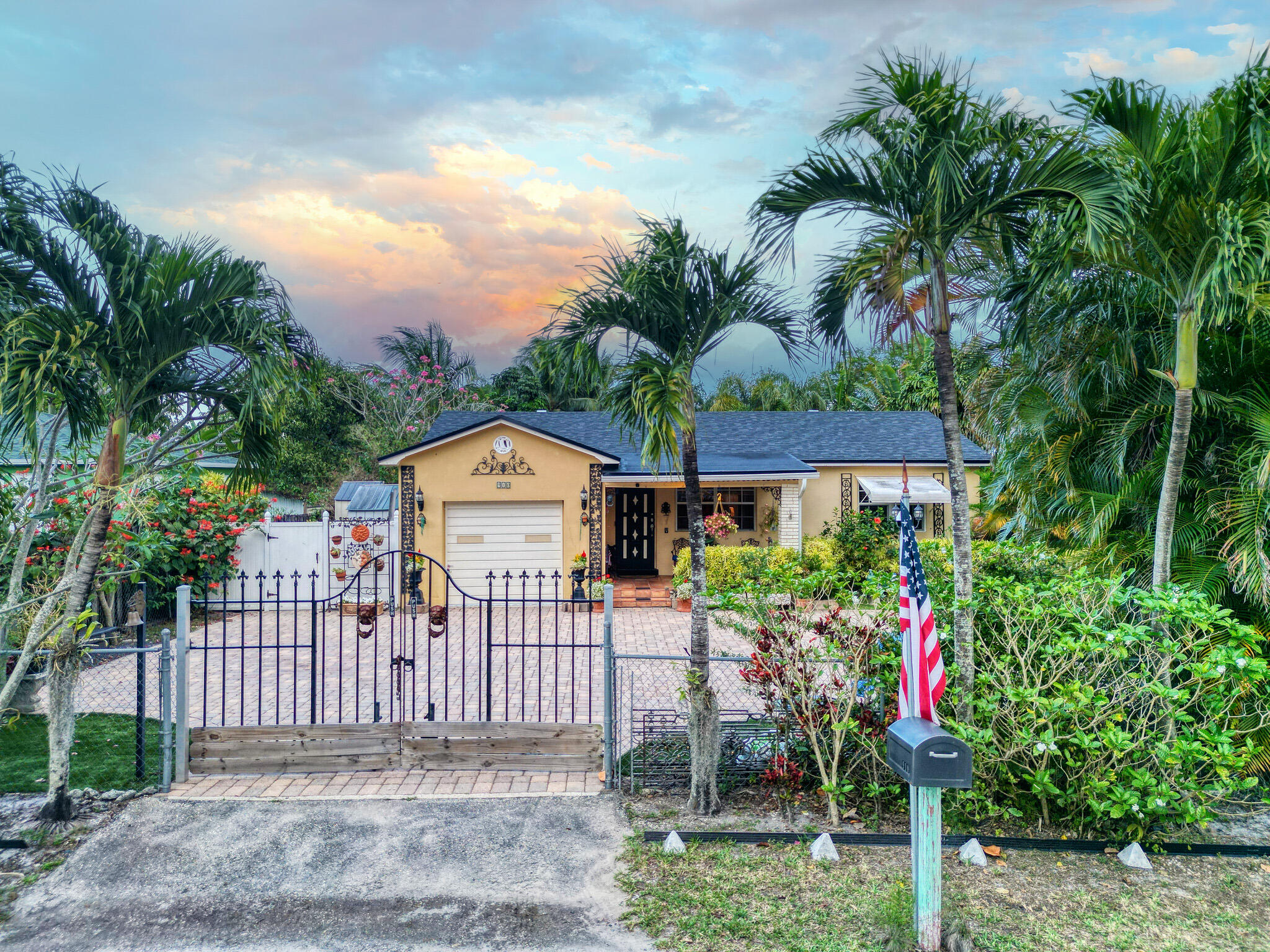 Property for Sale at 910 Sylvan Lane, Lake Worth, Palm Beach County, Florida - Bedrooms: 2 
Bathrooms: 1  - $425,000