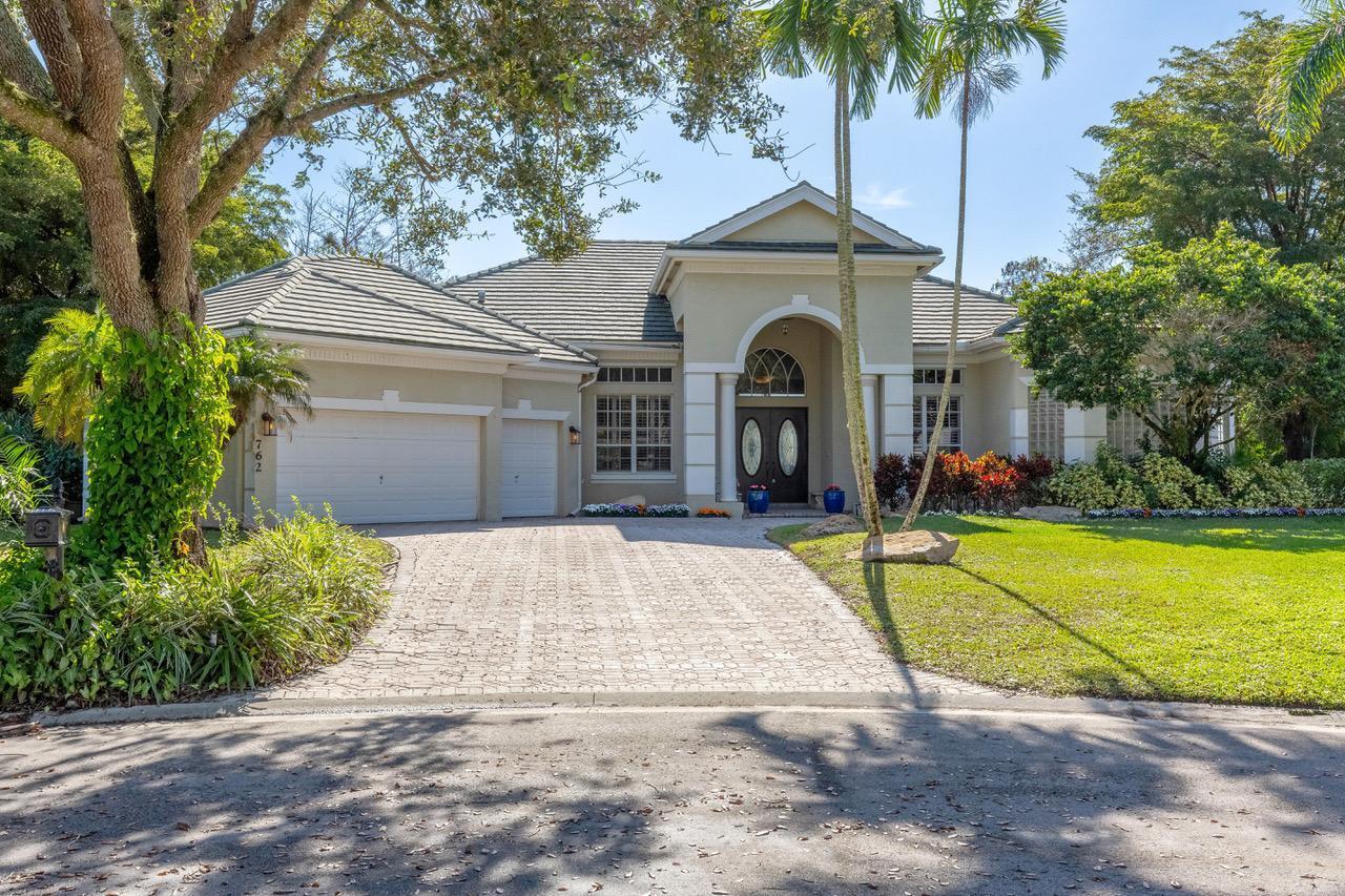 Property for Sale at 762 Pine Chase Court, Wellington, Palm Beach County, Florida - Bedrooms: 4 
Bathrooms: 3  - $1,175,000