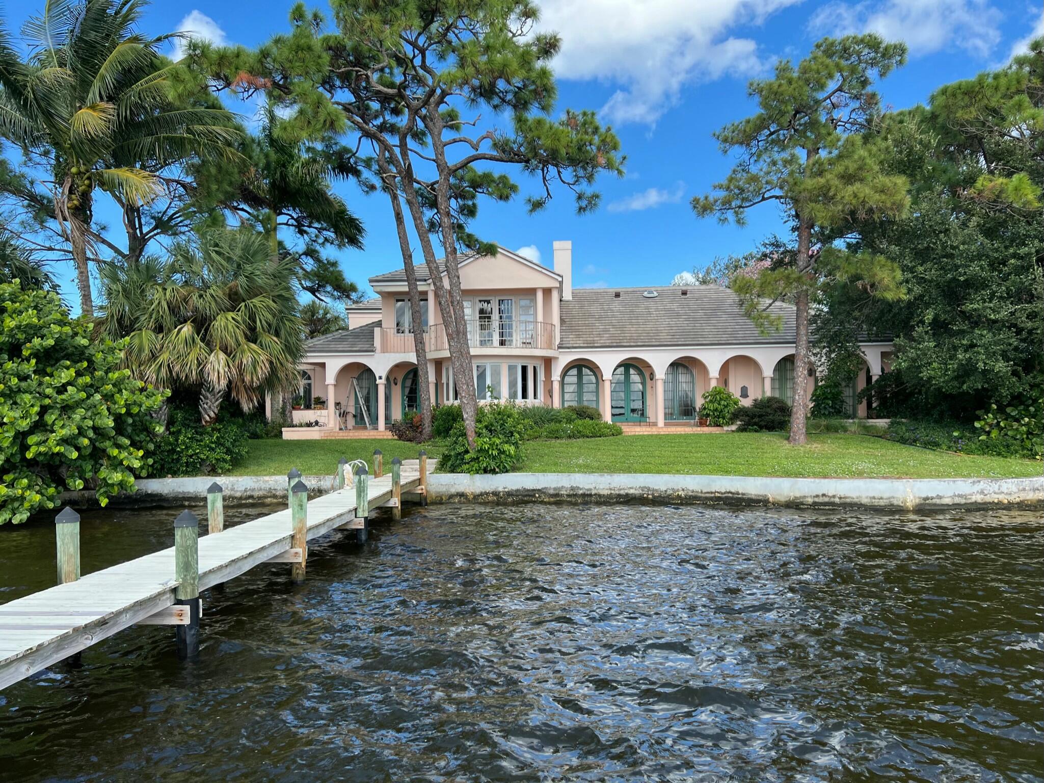 17 Bay Harbor Road, Tequesta, Palm Beach County, Florida - 4 Bedrooms  
3.5 Bathrooms - 