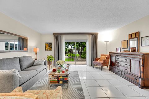 Photo of 216 Oxford 200 #216, West Palm Beach, FL 33417 (MLS # RX-11126496)