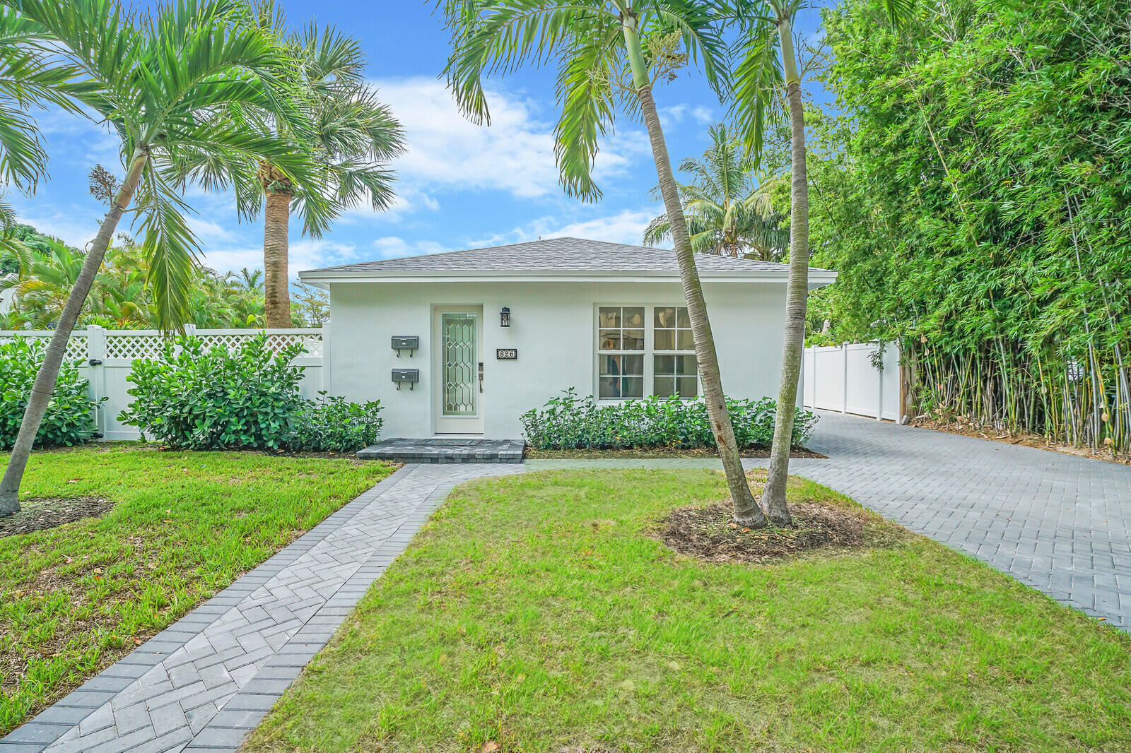 826 Sunset Road, West Palm Beach, Palm Beach County, Florida - 3 Bedrooms  
3 Bathrooms - 