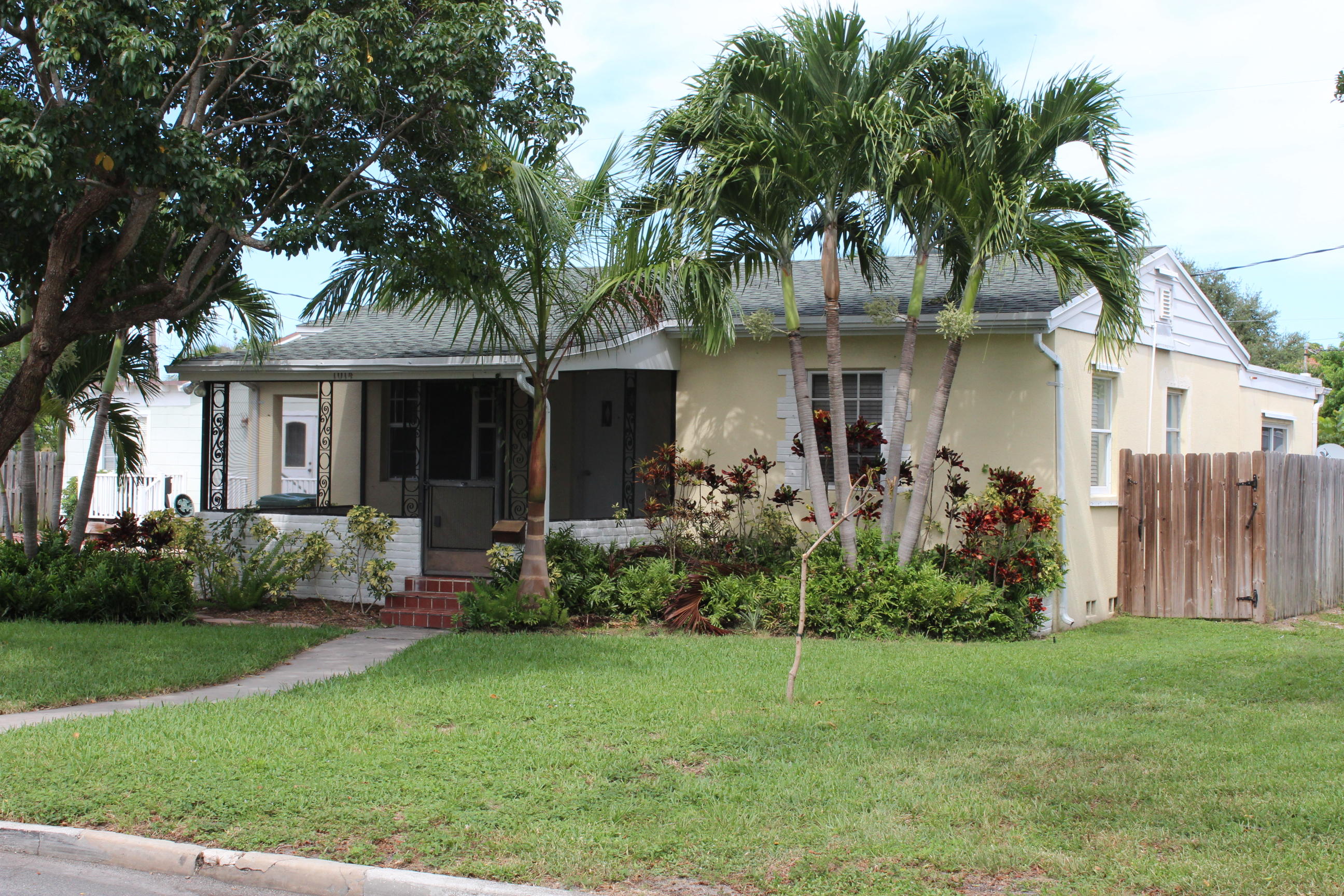 Photo 1 of 1014 N L Street, Lake Worth, Florida, $1,700, Web #: 10255247