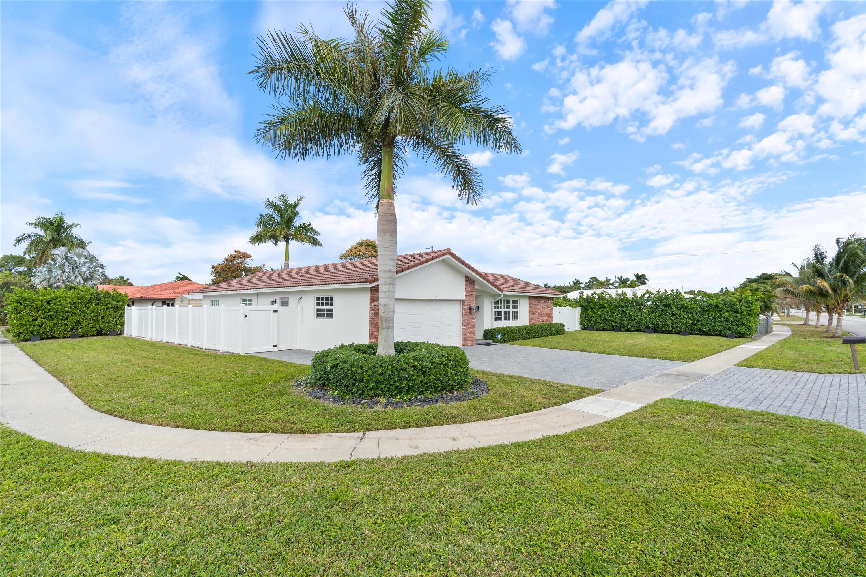 Property for Sale at 113 Burning Tree Lane, Boca Raton, Palm Beach County, Florida - Bedrooms: 4 
Bathrooms: 2  - $775,000