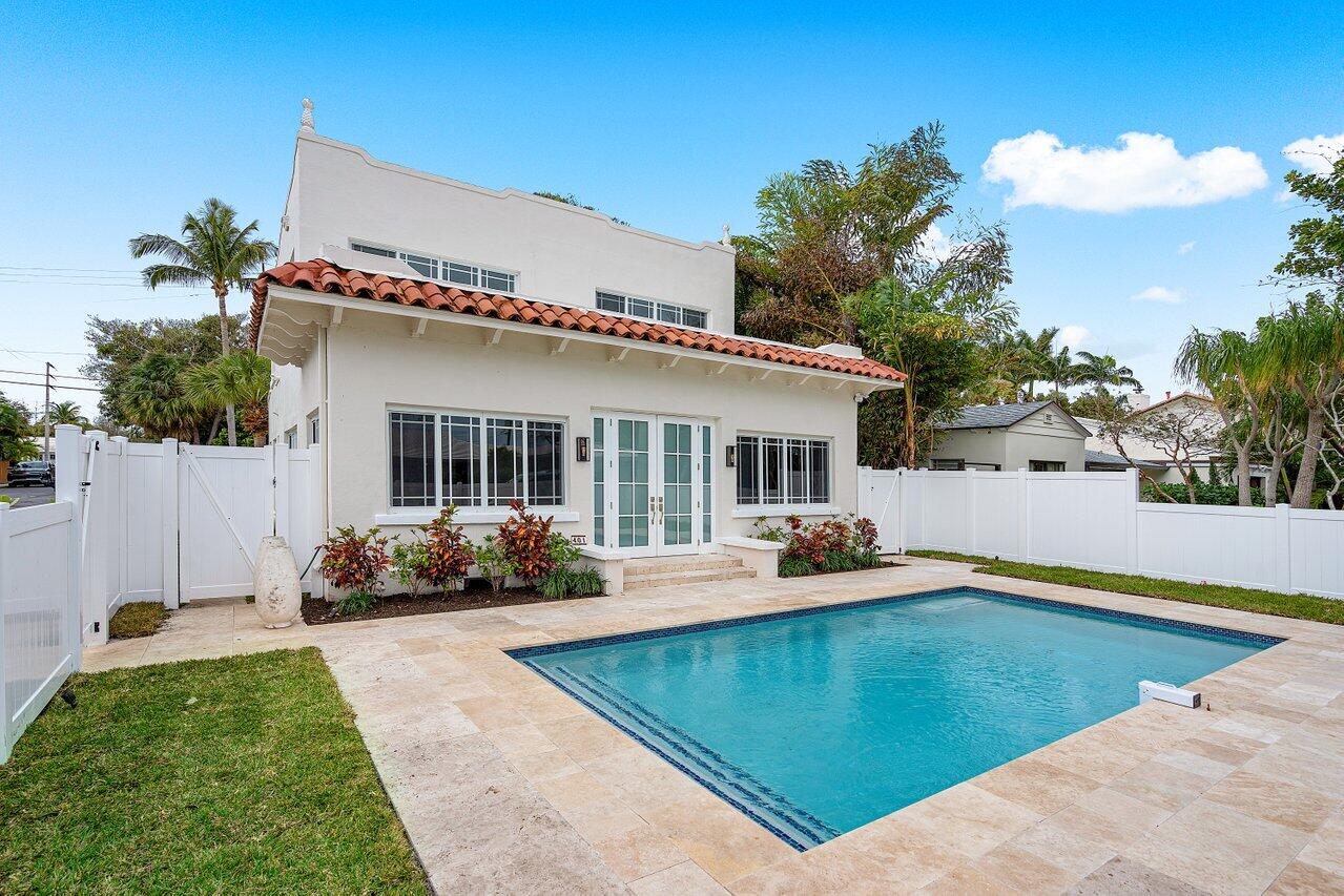 Property for Sale at 401 N Lakeside Drive, Lake Worth Beach, Palm Beach County, Florida - Bedrooms: 4 
Bathrooms: 3.5  - $1,495,000