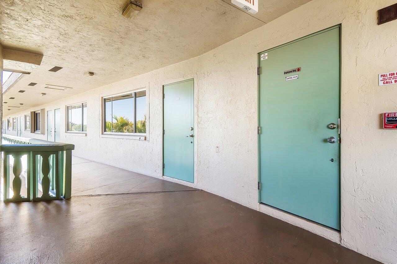 400 Village Green Circle 310, Palm Springs, Miami-Dade County, Florida - 1 Bedrooms  
1 Bathrooms - 