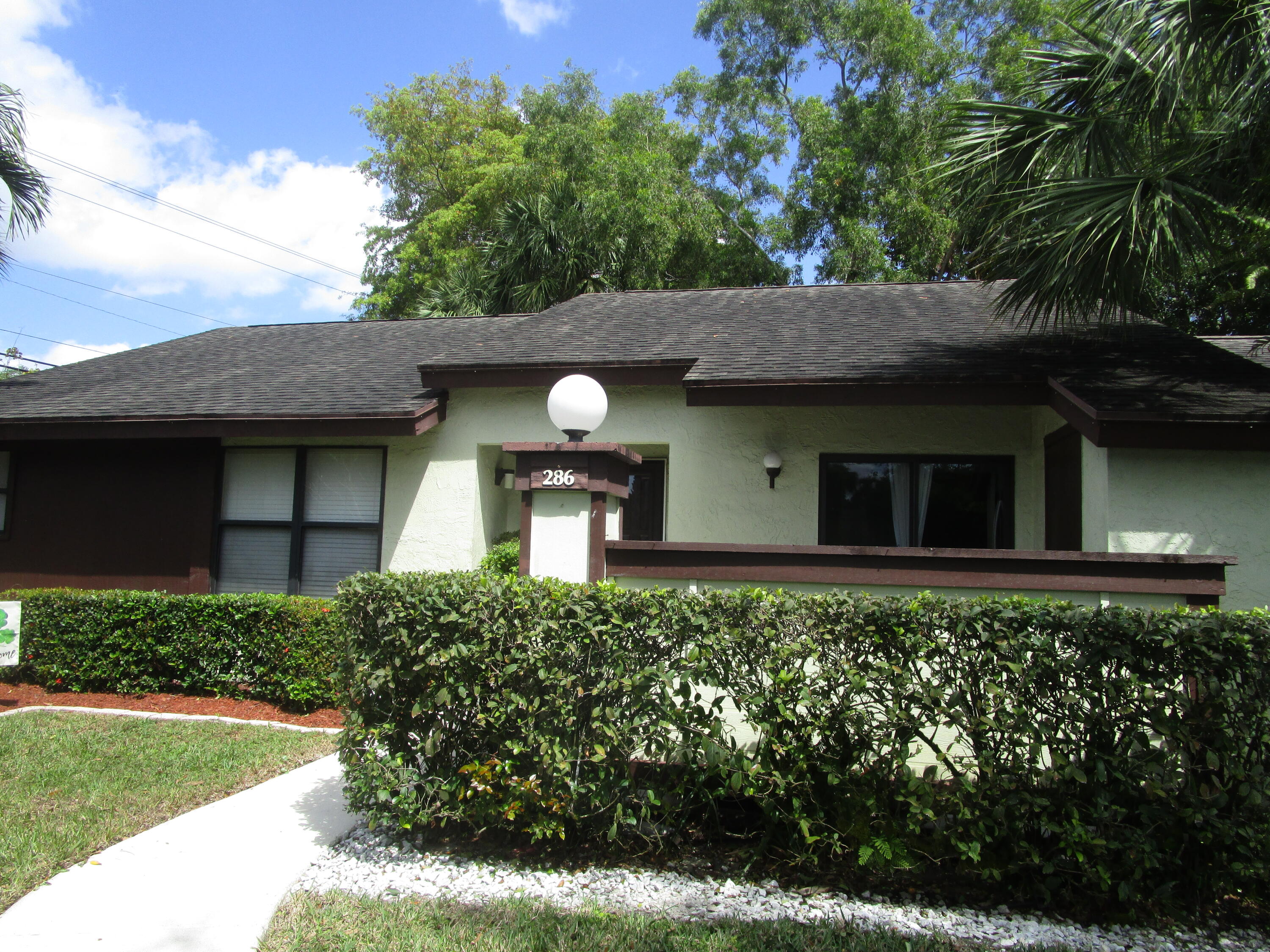 286 Amber Court, Royal Palm Beach, Palm Beach County, Florida - 2 Bedrooms  
2 Bathrooms - 