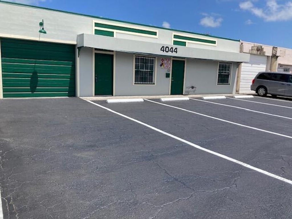 Photo of 4044 NE 5th Terrace, Oakland Park, FL 33334 (MLS # RX-10979177)