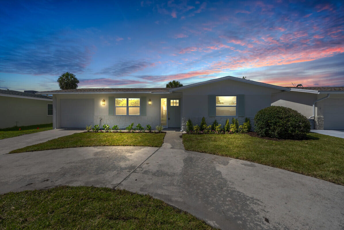 400 Riverside Drive, Palm Beach Gardens, Palm Beach County, Florida - 3 Bedrooms  
2 Bathrooms - 