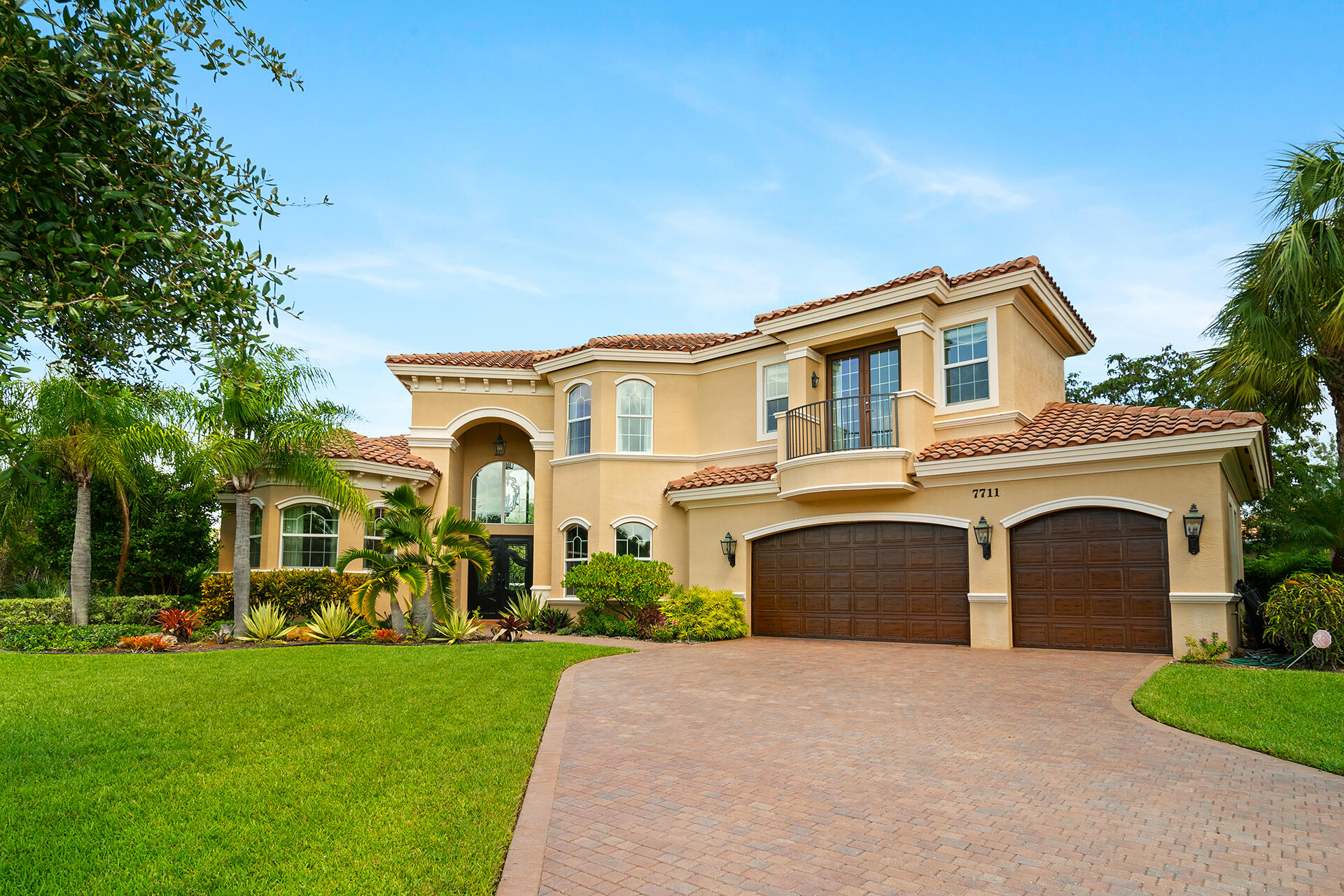 7711 Eden Ridge Way, Palm Beach Gardens, Palm Beach County, Florida - 5 Bedrooms  
7.5 Bathrooms - 