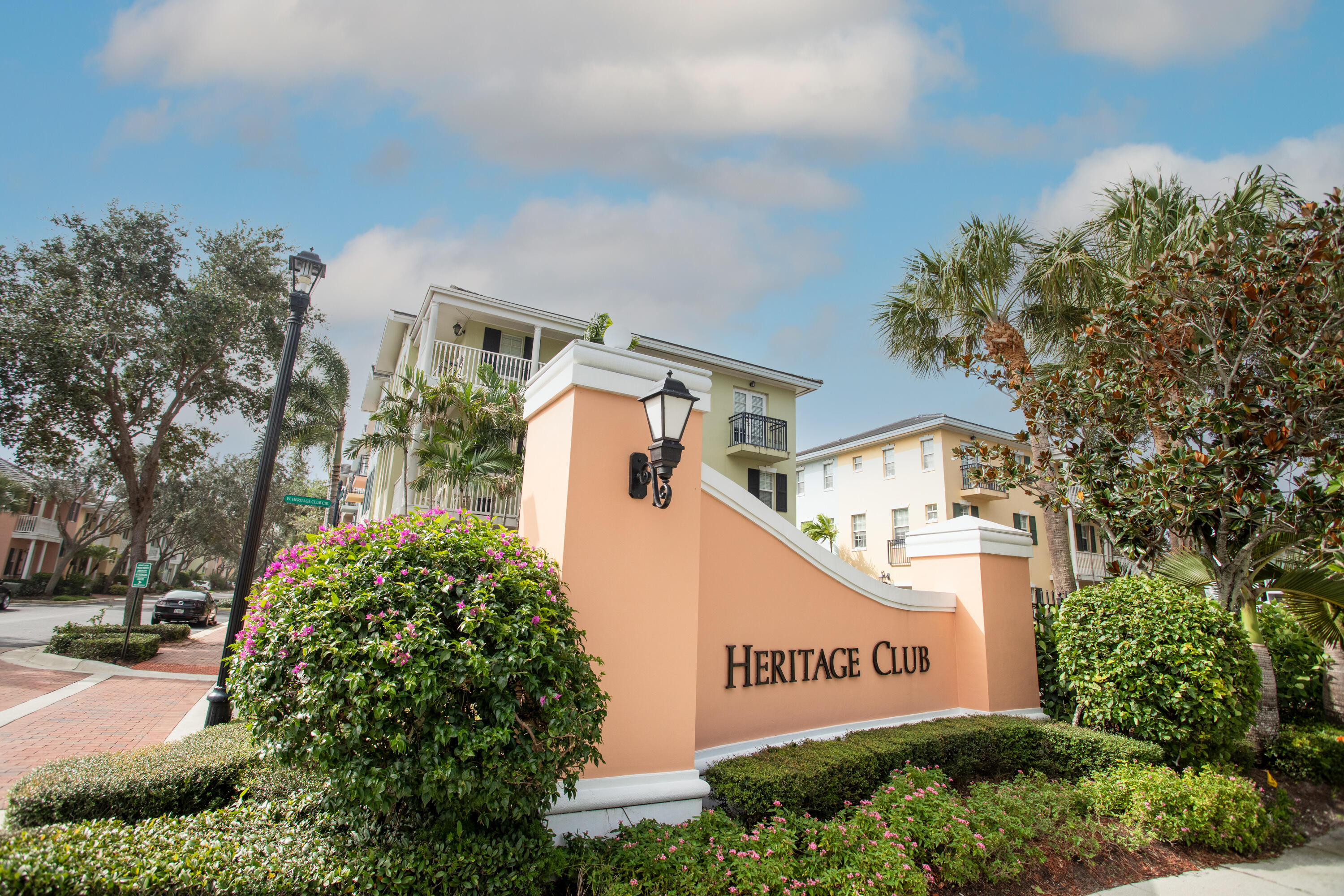 1005 W Heritage Club Circle, Delray Beach, Palm Beach County, Florida - 3 Bedrooms  
3.5 Bathrooms - 